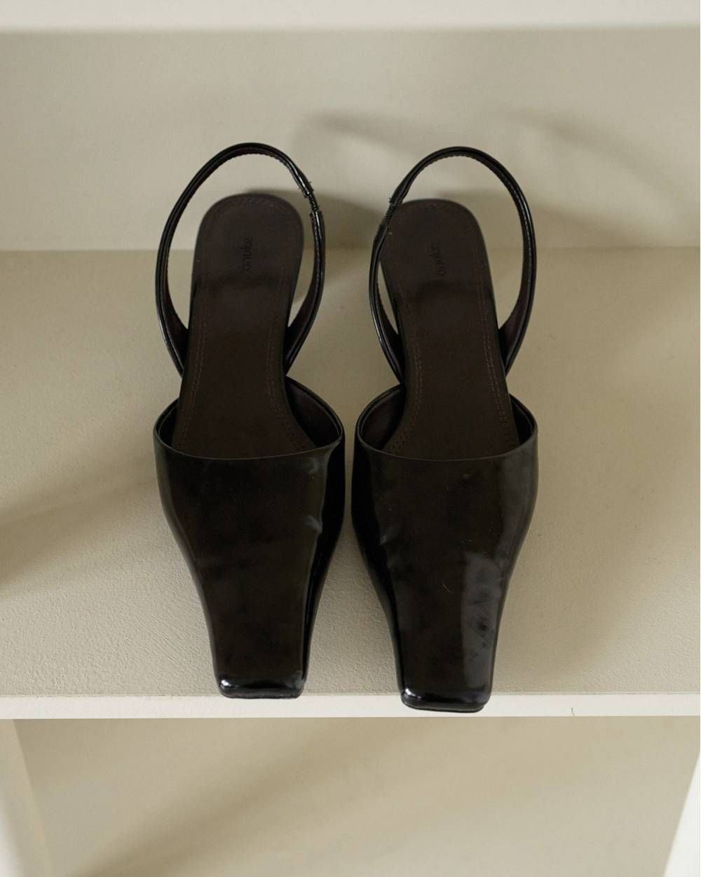 スクエアトゥ エナメル パンプス (ブラック) Squaretoe Enamel Pumps (Black) /  26SS