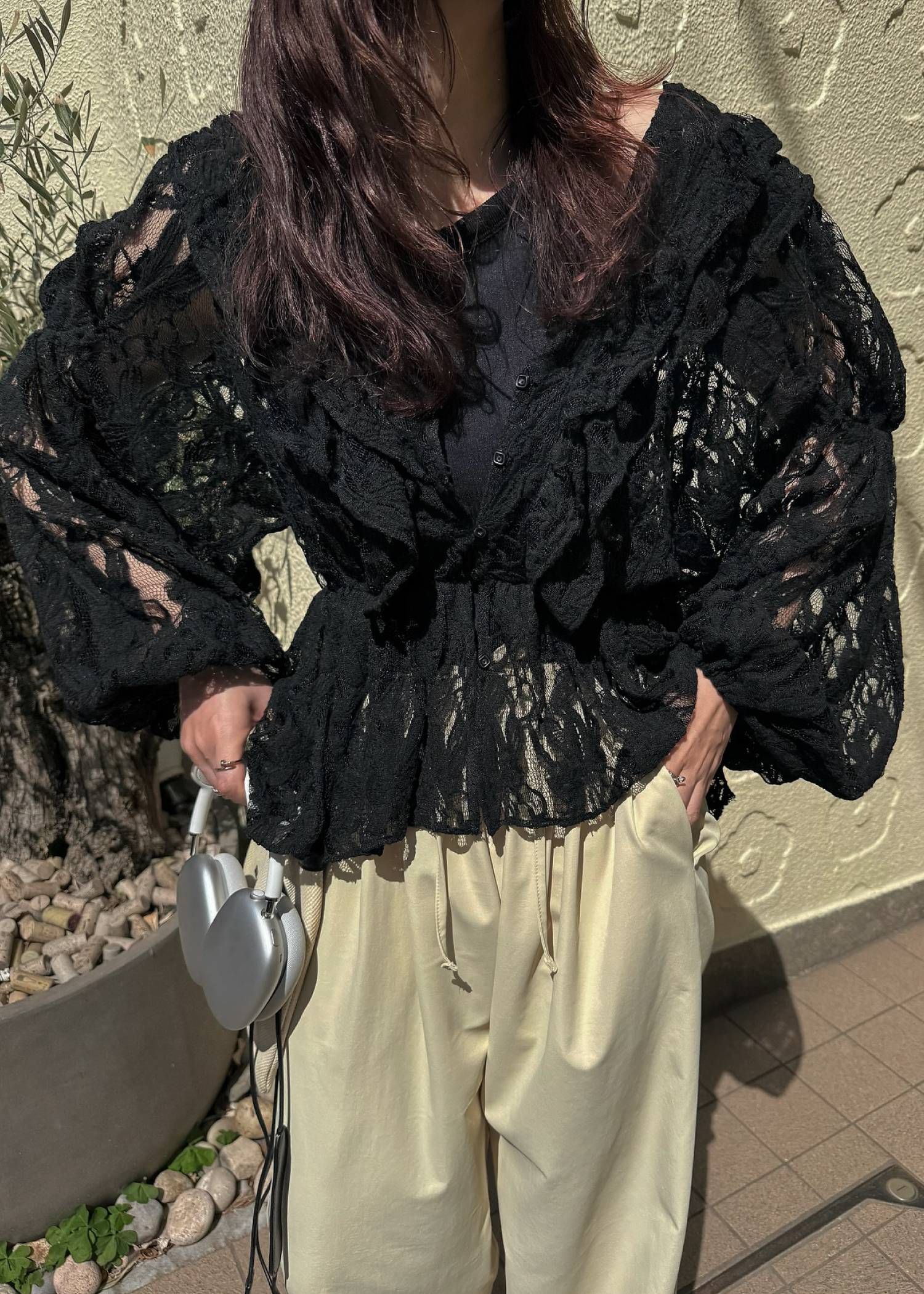 ボリュームスリーブ レースブラウス (ブラック) tiered frill neck volume sleeve lace BL (Black) /  26SS