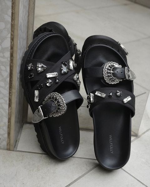 ビジューサンダル (ブラック) asymmetric bijou strap sandal (Black) /  26SS