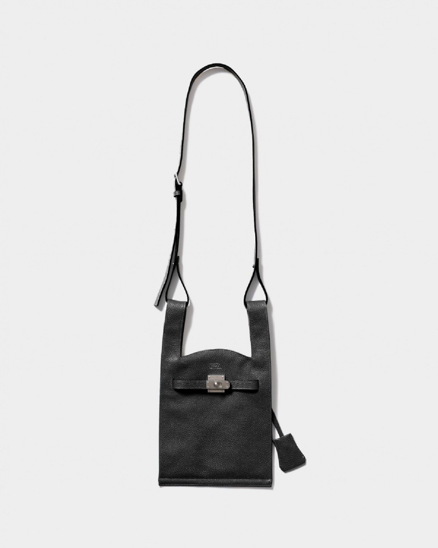 market shoulder bag in shrink leather / マーケットショルダーバッグ レザー (ブラック)