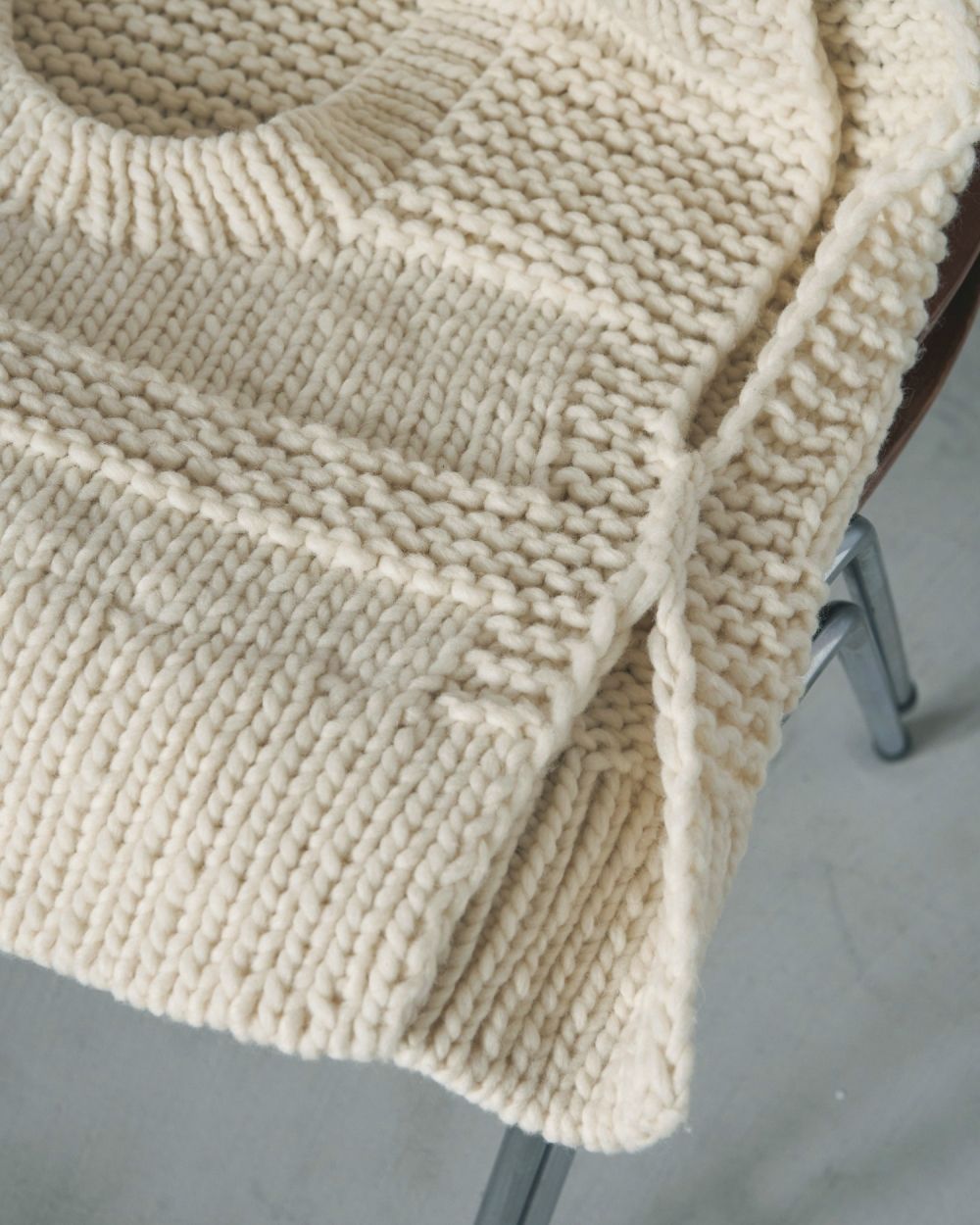 【25AW】Uneck Handknit Vest / Uネック ハンドニットベスト (アイボリー)