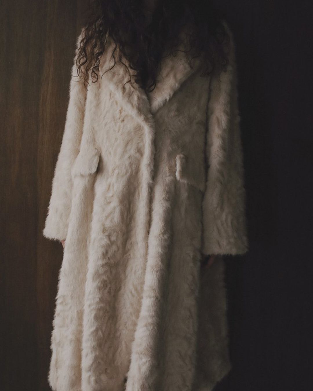 【先行予約】【26TH-12】ラビット調ファーロングコート (ベージュ) Rabbit Like Fur Long Coat (Beige) /  エコファー  /  フェイクファー 【受注期間6/14 23:59まで】