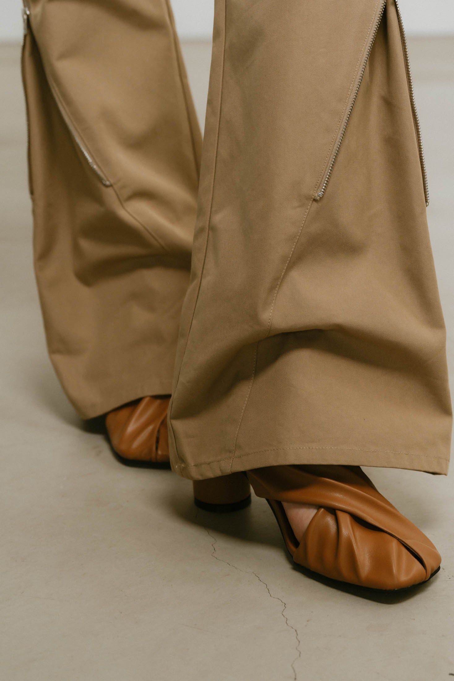 knuthmarf 2way cross design pumps ブラウン Knuth Marf - 2way cross design pumps / 2ウェイ クロス