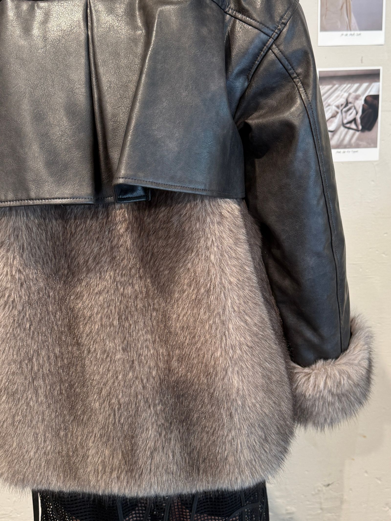【25AW】Leather Docking Fur Jacket (ブラック) / レザードッキングファージャケット / エコファー / フェイクファー