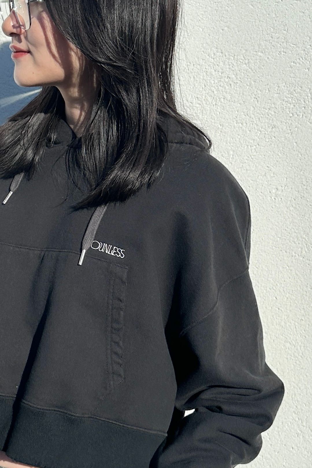 【残り1点】NOUNLESS SHORT HOODIE TOPS (NOIR) / ショートフーディトップス ノワール