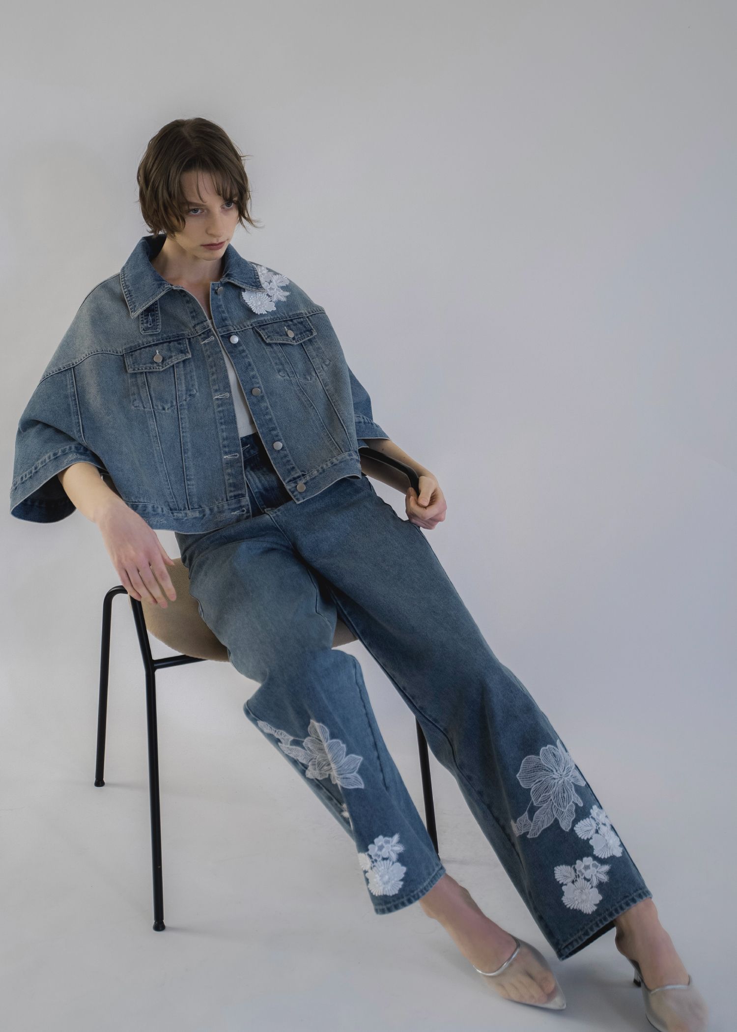 lace embellished hem straight denim PT / レース ストレートデニムパンツ (L/blue) / 26SS