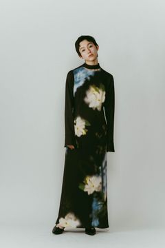 blurry flower one piece / フラワープリント ワンピースドレス (ブラック) / 25AW