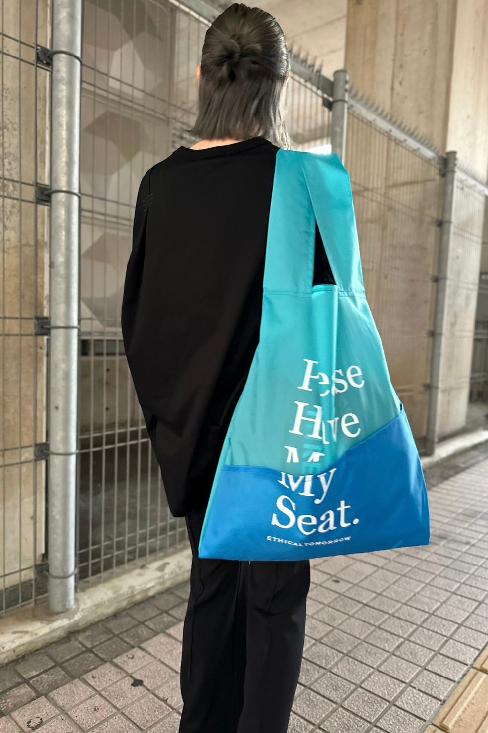 再生PETのBAGでHAVE MY SEATを叫ぶBAG (ライトブルー)