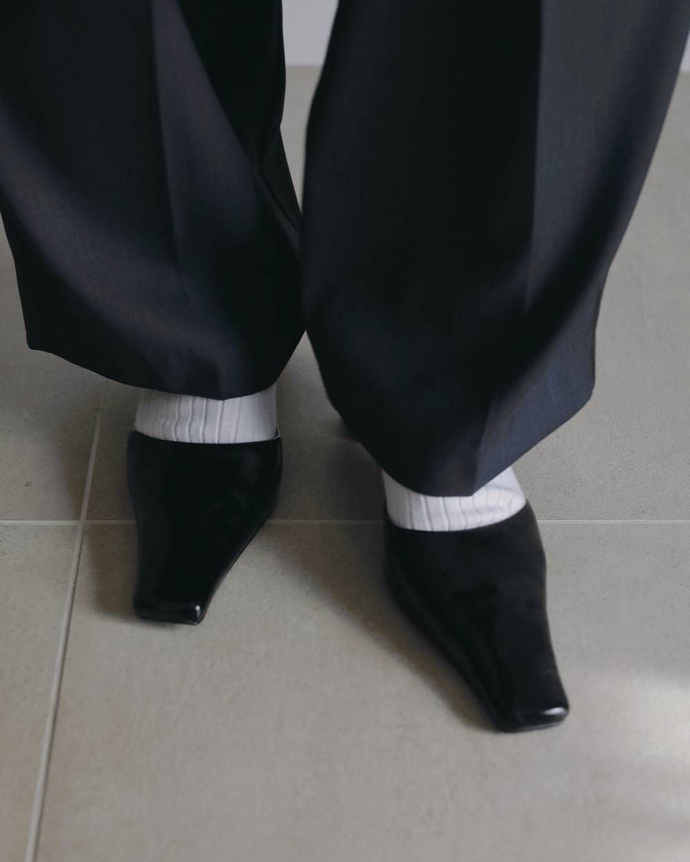 スクエアトゥ エナメル パンプス (ブラック) Squaretoe Enamel Pumps (Black) /  26SS