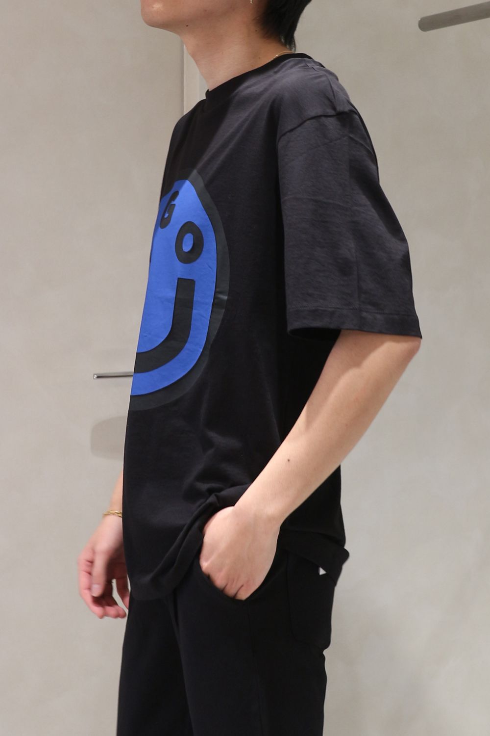 【HUGO BLUE】スマイルプリントTシャツ (ブラック) / ユニセックス