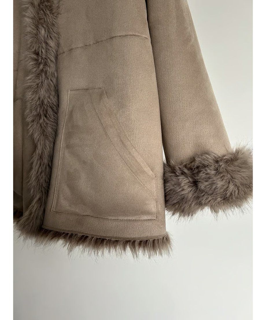 【25AW】Fox Like Fur Foodie Coat (ベージュ) / フォックスライクファー フーディコート / エコファー / フェイクファー