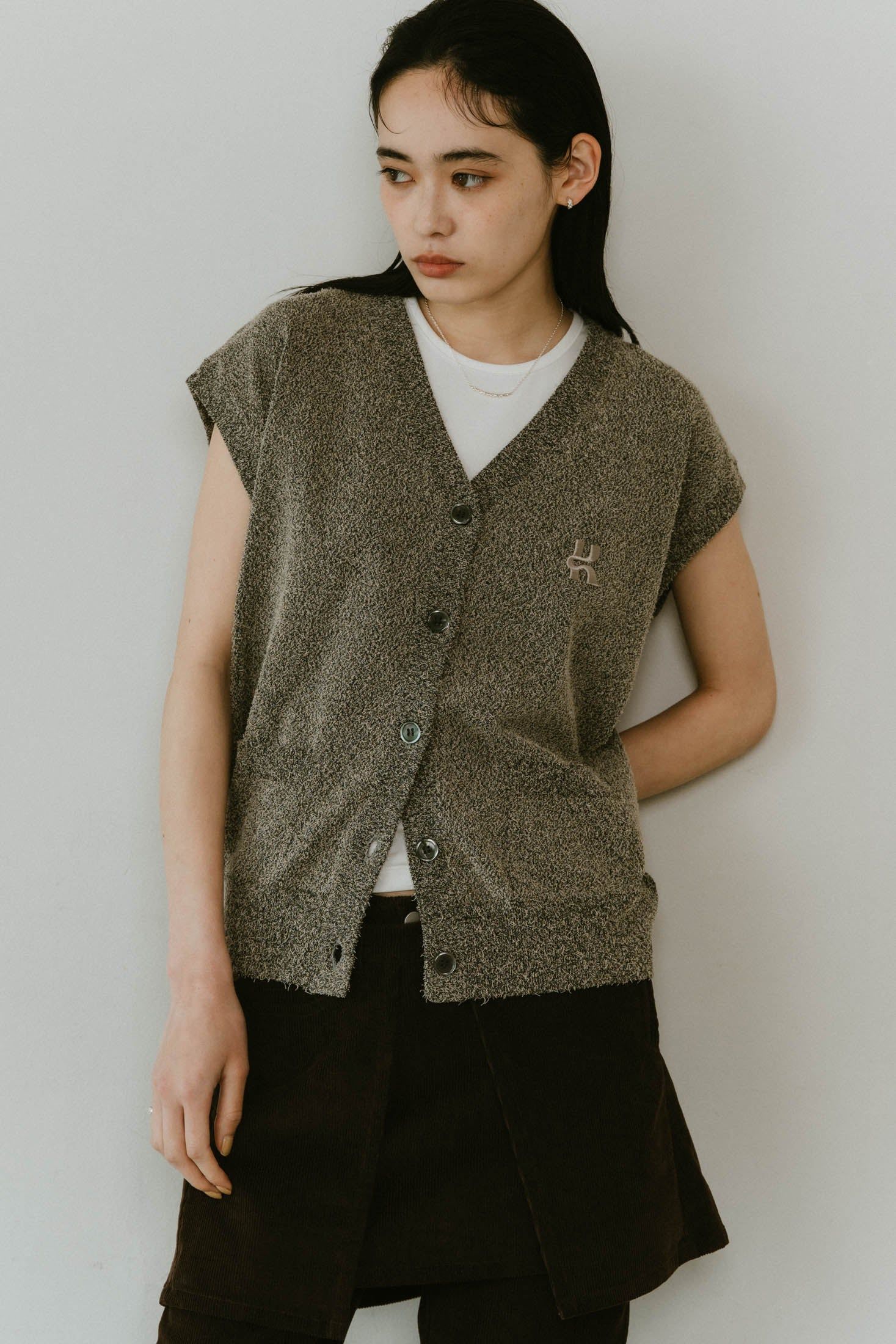 Vneck logo knit vest / Vネック ロゴニットベスト (ミックス) / 25SS