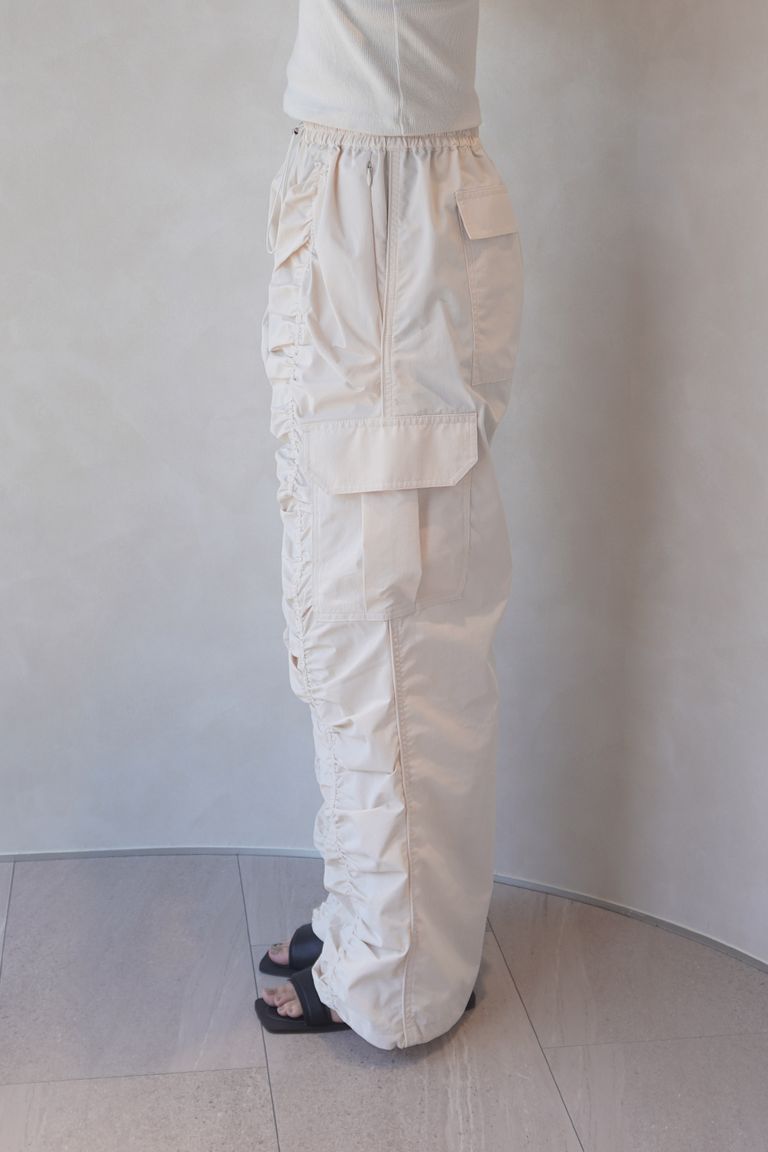 163cm 47kg 裾絞りなし