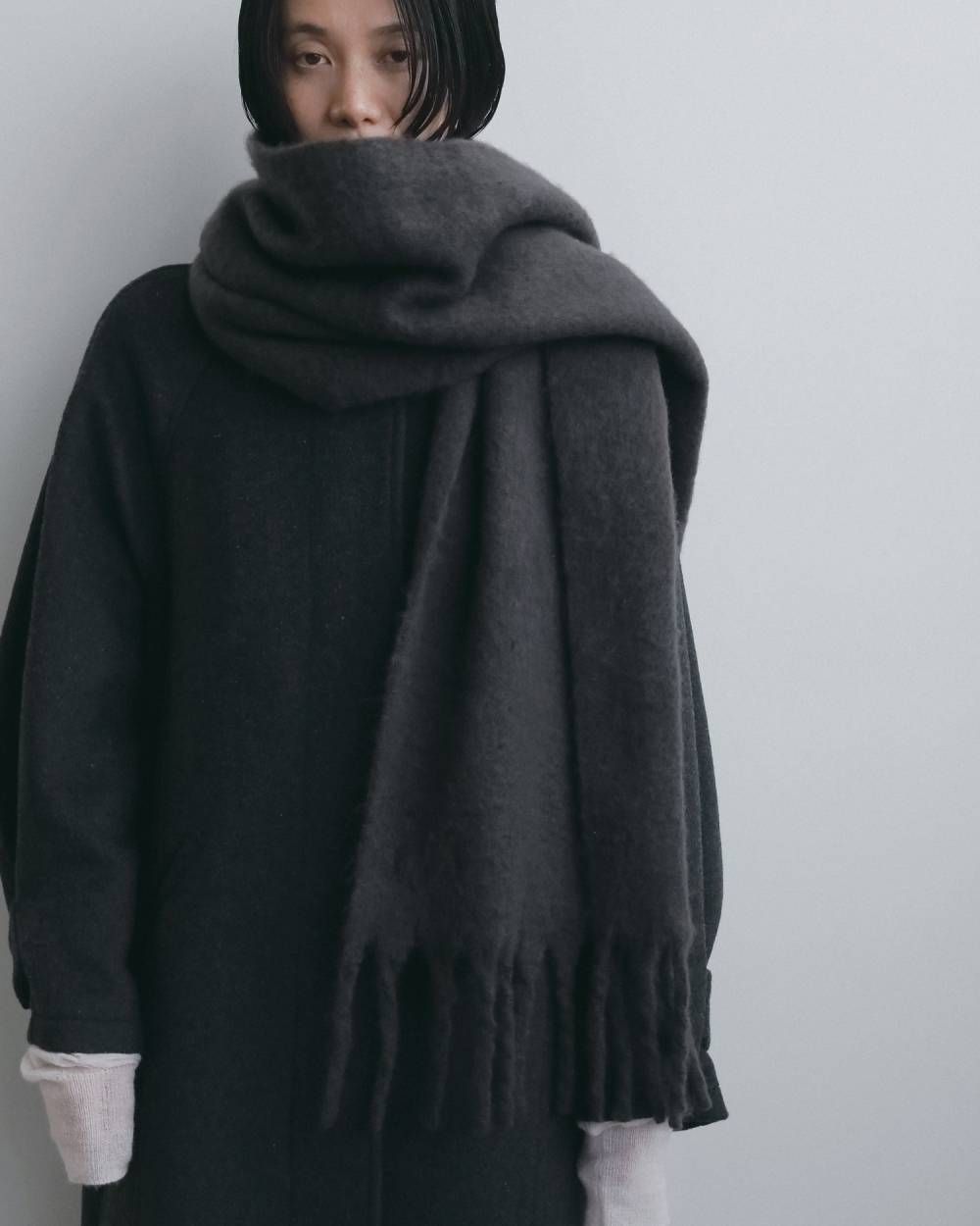 ソフトフリンジ ストール (チャコールグレー) Soft Fringe Stole (Charcoal gray) / 26AW 【6月29日まで期間限定予約】