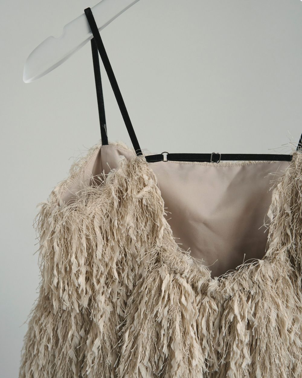 【25AW】Backopen Feather Camisole / バックオープン フェザーキャミソール (ベージュ)