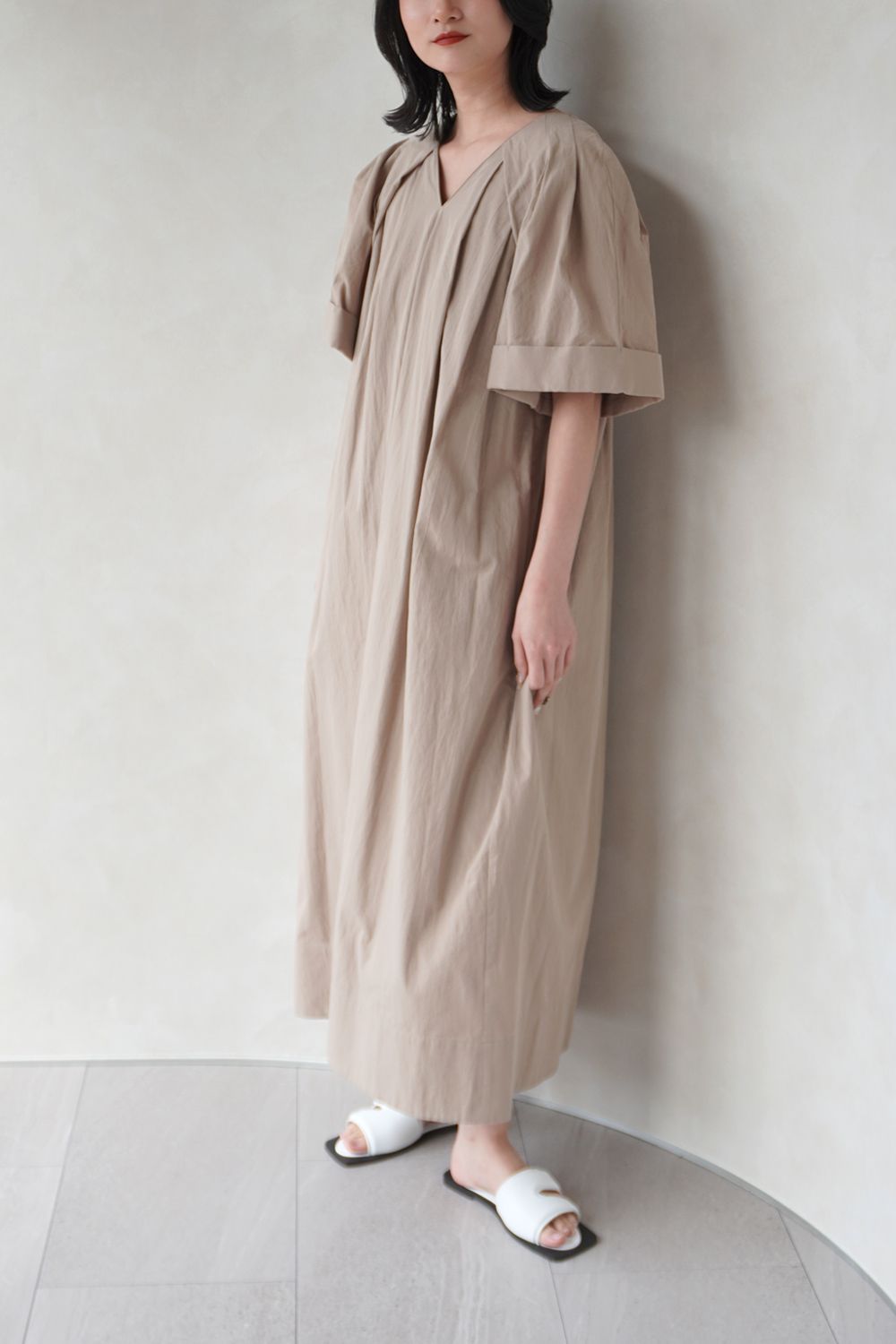 TACK SLEEVE COTTON DRESS / タックスリーブコットンドレス (ベージュ)