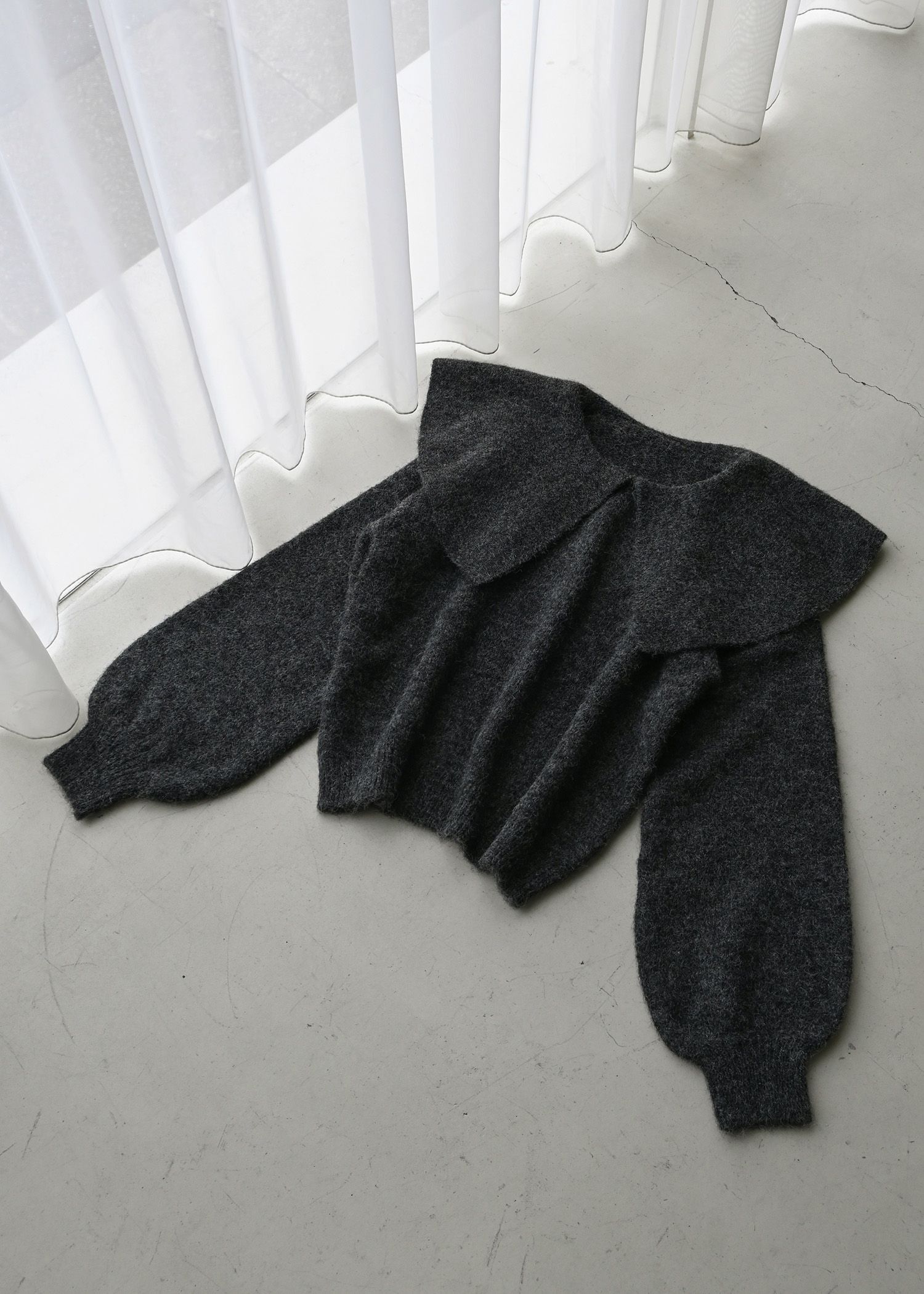overlay big collar volume sleeve knit / ビッグカラー ボリュームスリーブニット (チャコール) / 25AW /