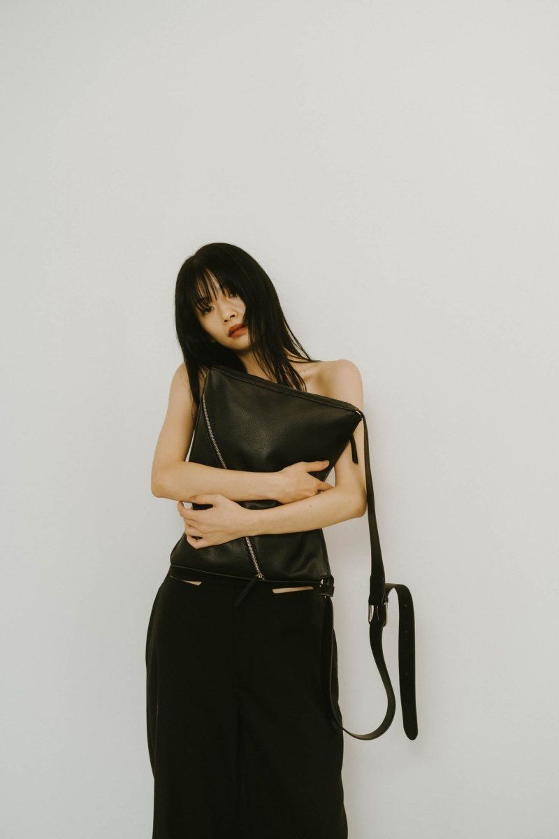 front zip pocket shoulder bag / フロントジップポケット ショルダーバッグ (ブラック)