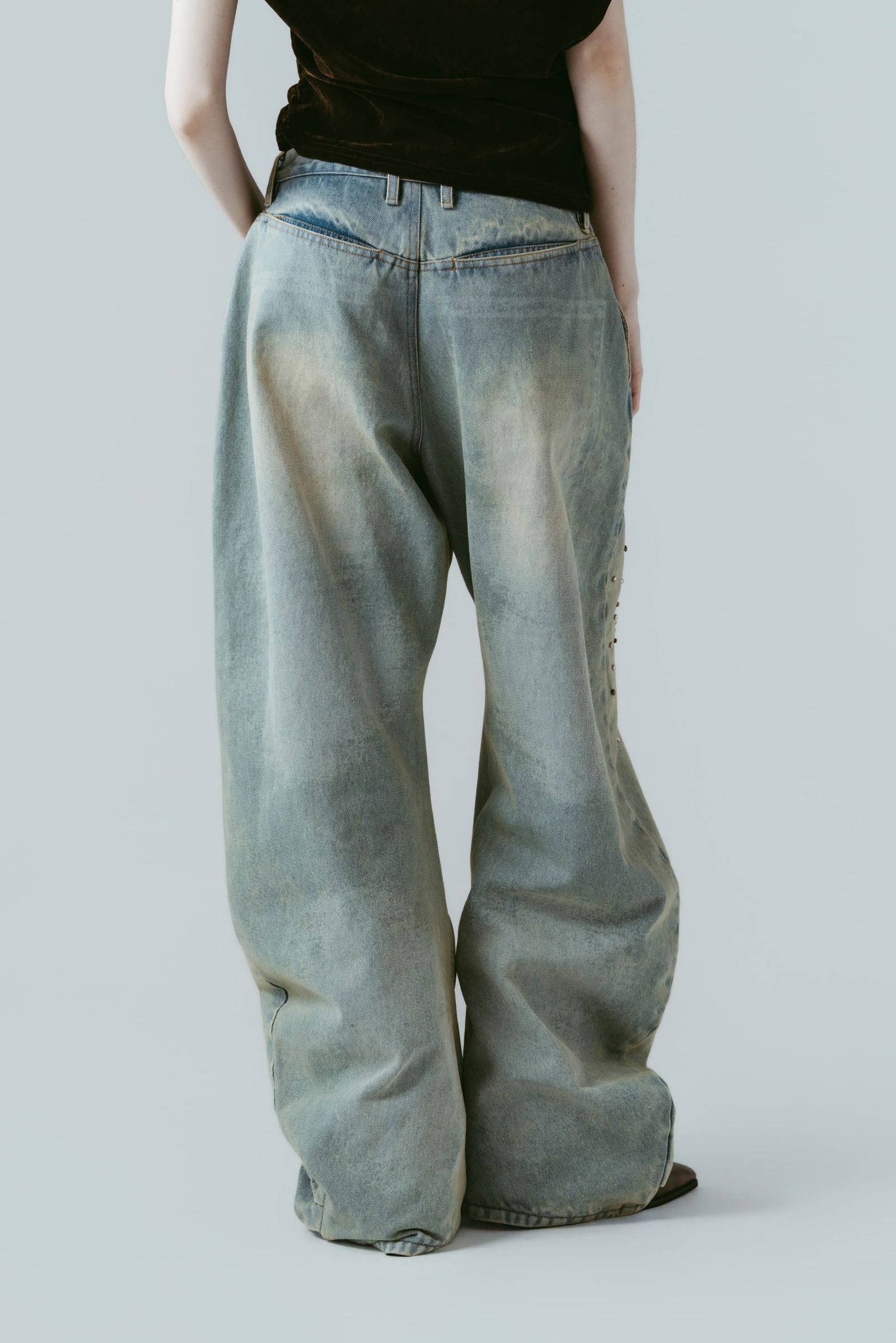 スタッズ ドレープデニム (ブルー) studded draped denim pants(unisex) (Blue) /  26SS