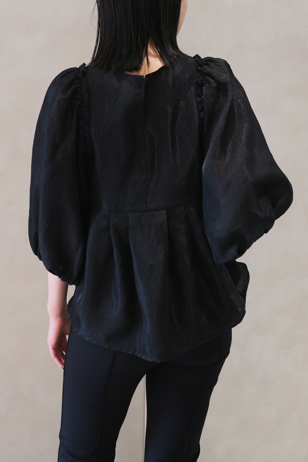 VOLUME SLEEVE JACQUARD TOPS / ボリュームスリーブジャカードトップス (ブラック)