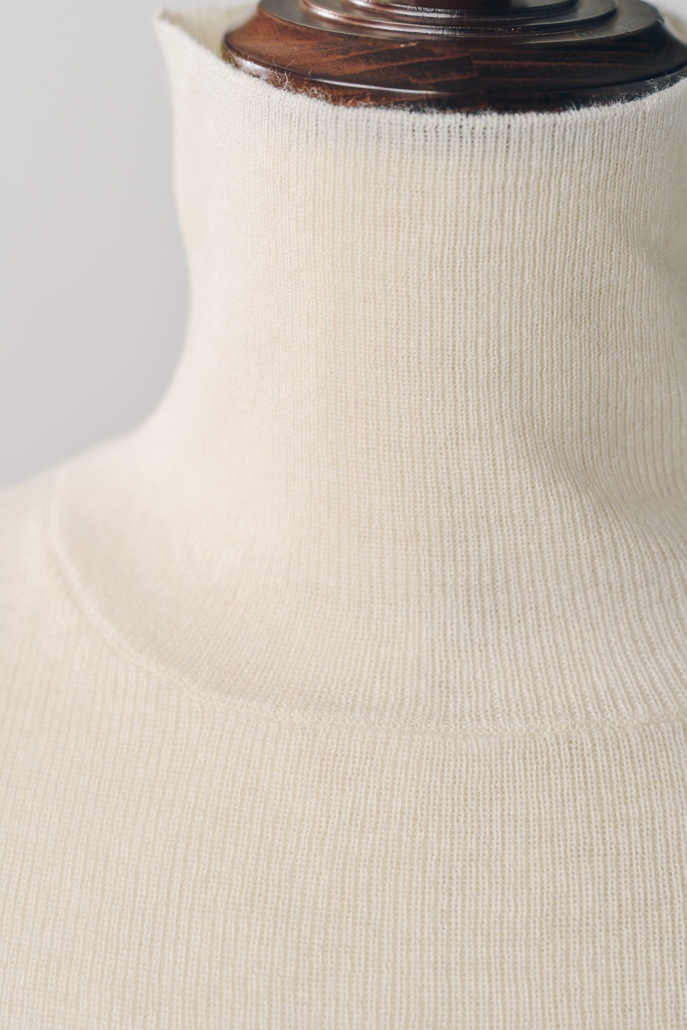 フリルハイネックニット (アイボリー) frill high neck knit (Ivory) / 26AW