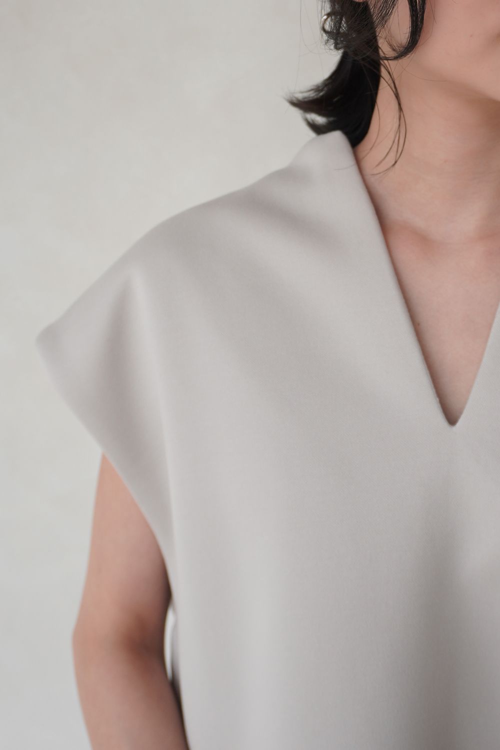 KEYNECK CROPPED TOPS / キーネッククロップドトップス (グレージュ)
