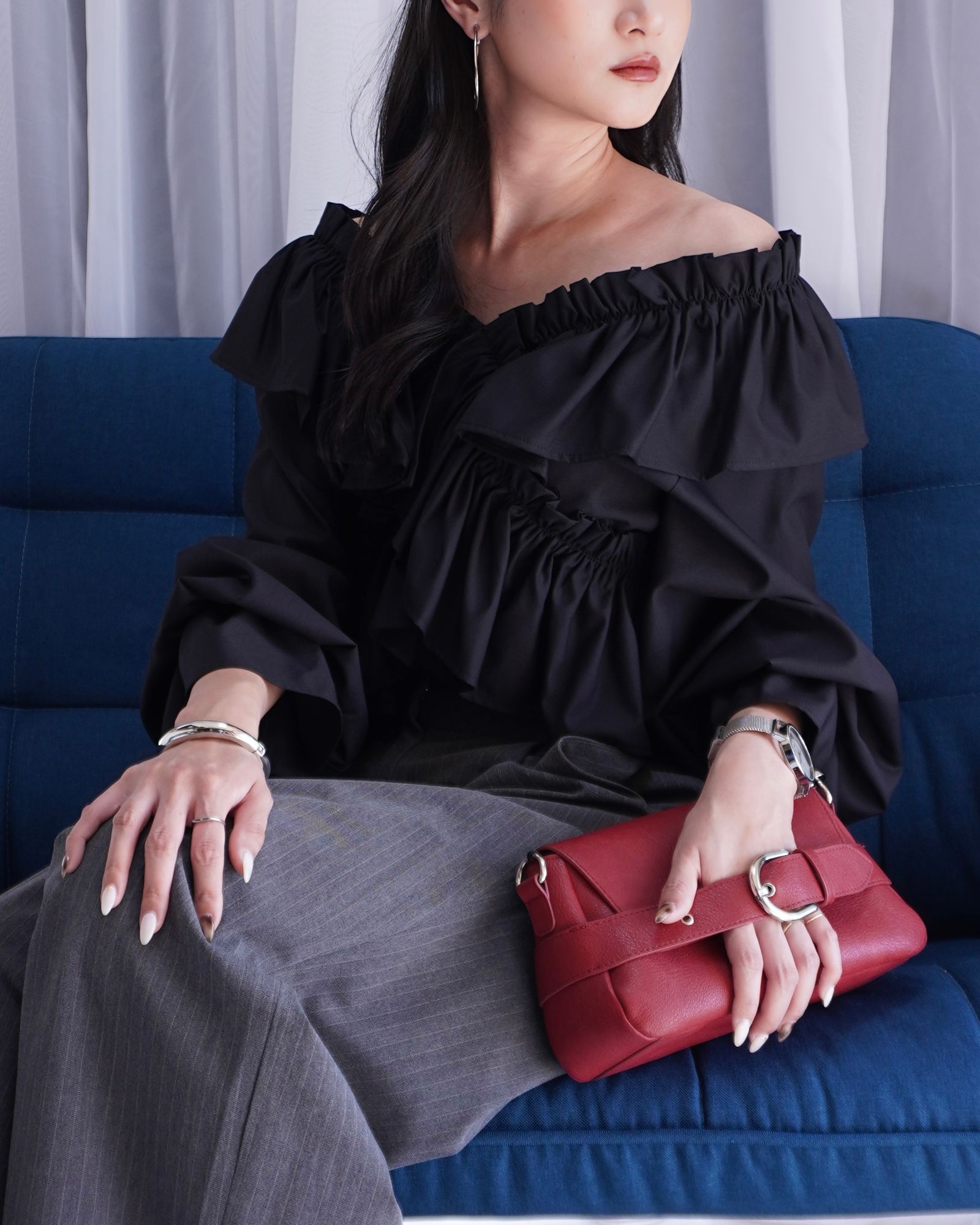 frill cross asymmetry BL / フリルクロス アシンメトリーブラウス (ブラック) / 25AW