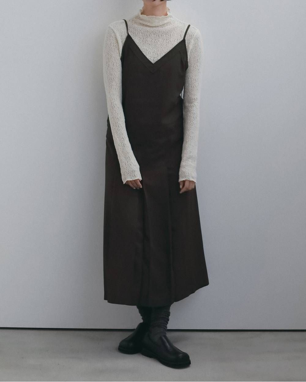プリーツ キャミソールワンピース (ブラウン) Pleats Camisole Onepiece (Brown) / 26AW 【6月29日まで期間限定予約】