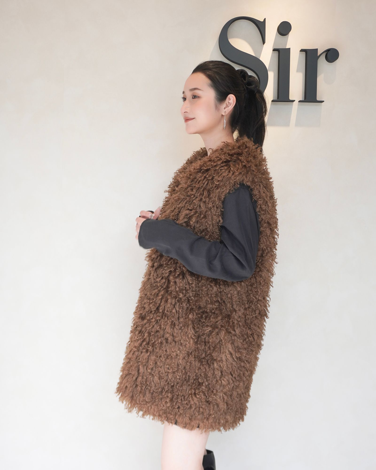 【25AW】CRINPED BOA VEST / クリンプドボアベスト (ブラウン)