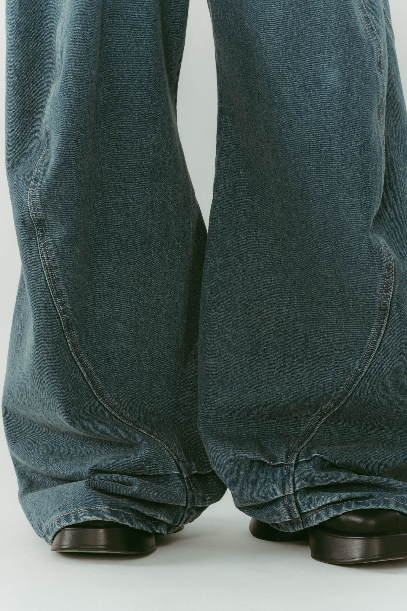 tuck design denim pants / タックデザインデニムパンツ (デニムブルー) / 25AW