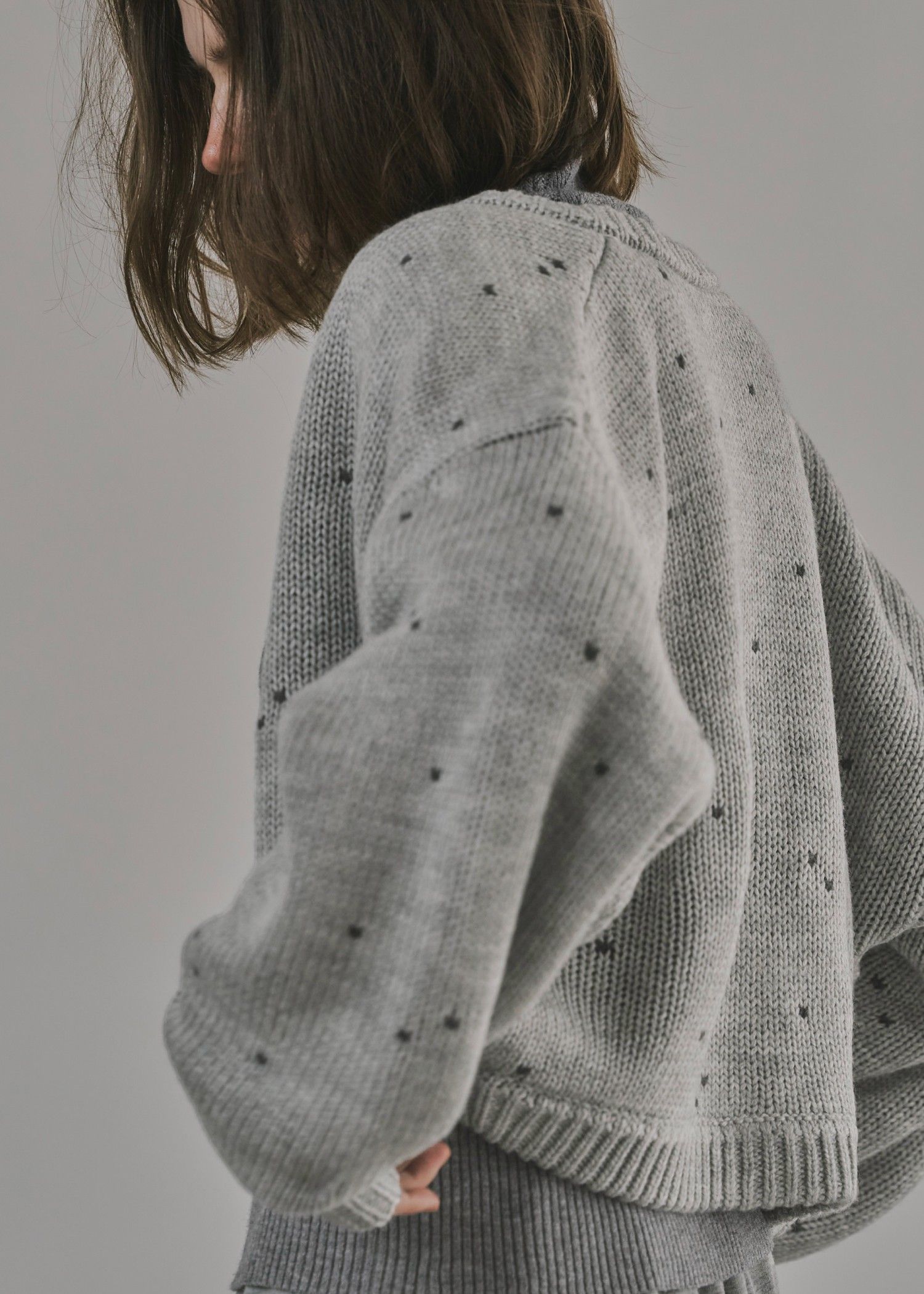 heart dot jacquard reversible cropped knit cardigan / ハートドット ジャガード リバーシブルクロップドカーディガン (グレー×チャコール) / 25AW