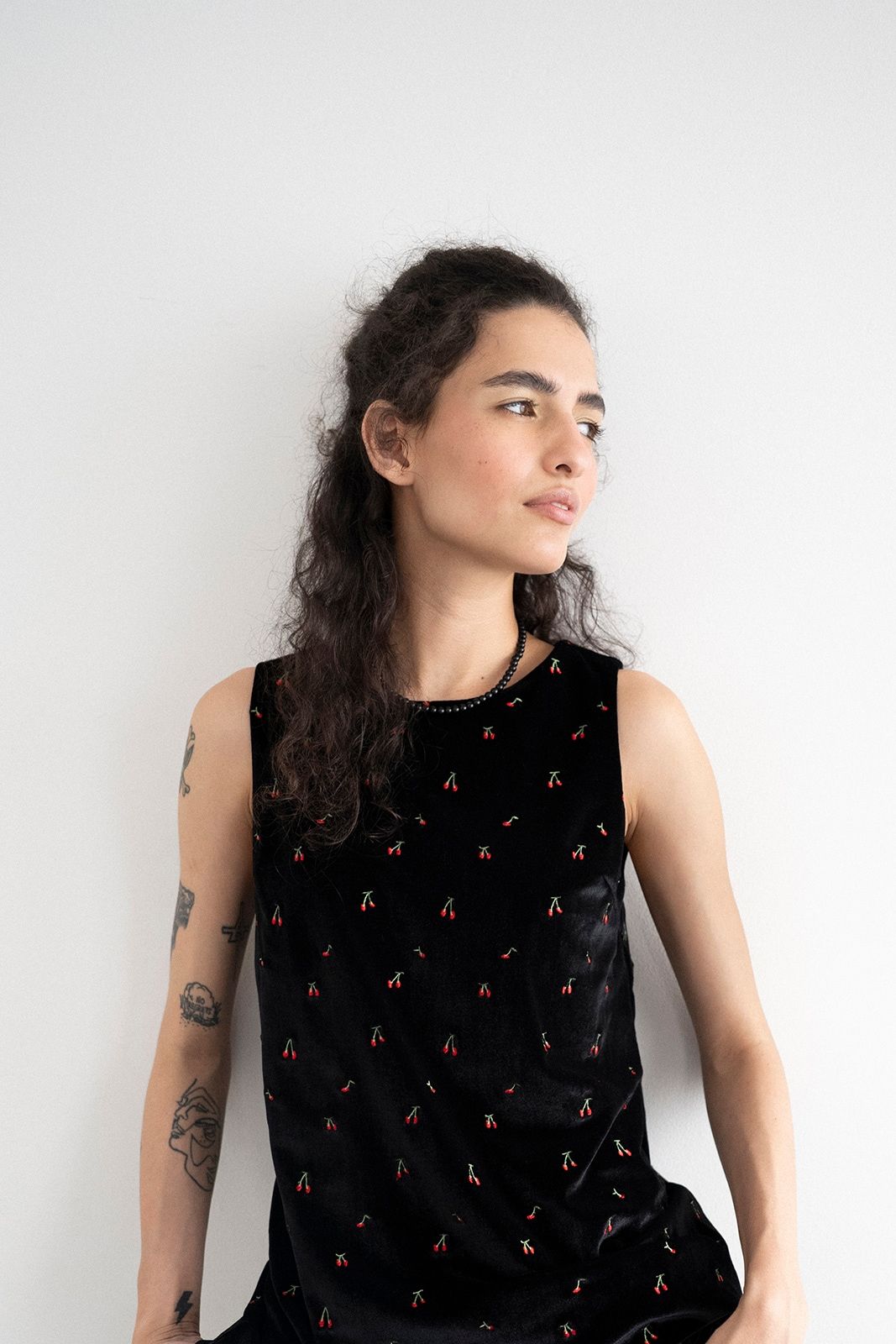 チェリーエンブロイダリーベロアチュニック (ブラック) Cherry Embroidered Velour Tunic (Black) /  26SS