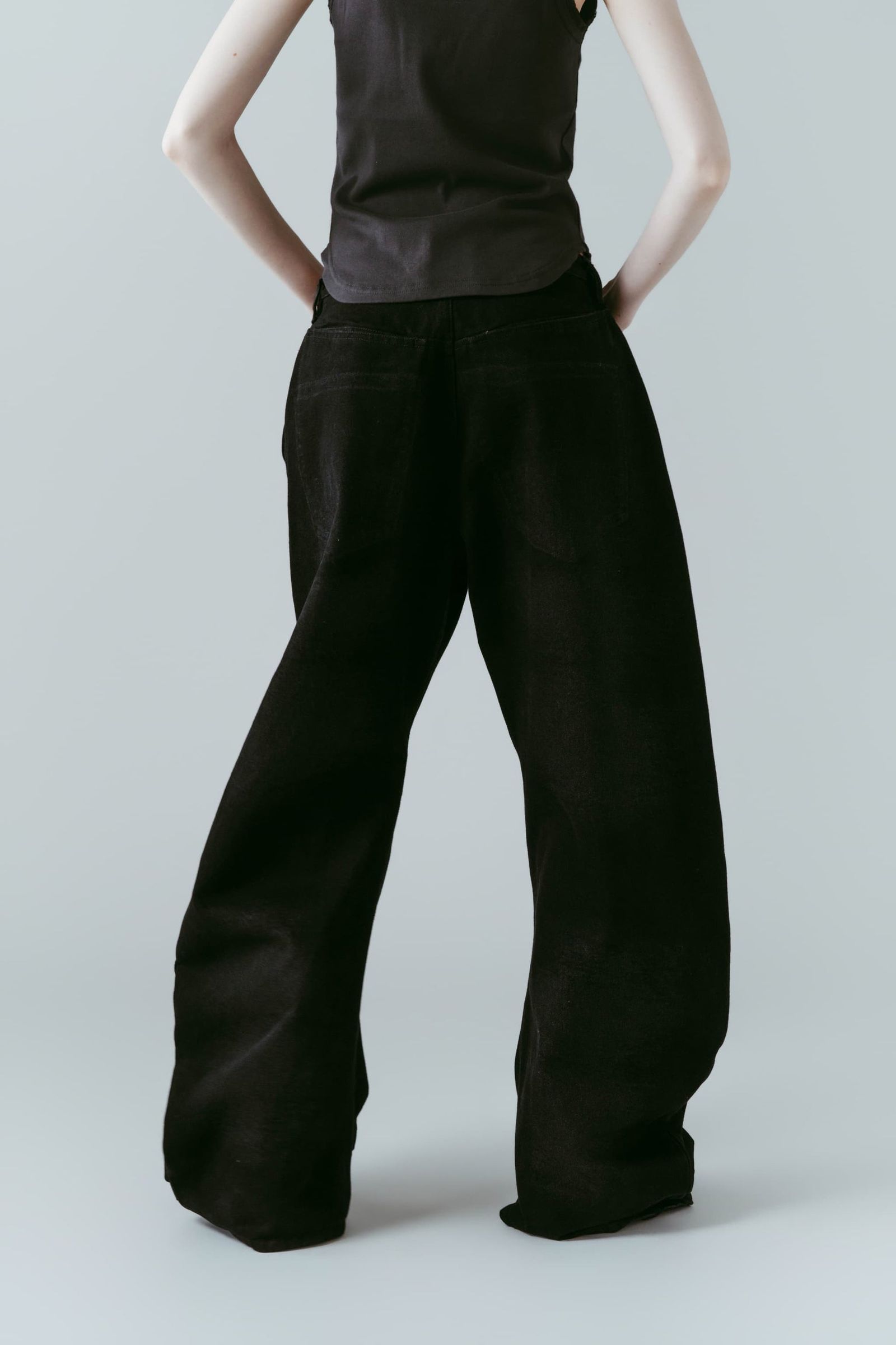 スタッズ ドレープデニム (ブラック) studded draped denim pants(unisex) (Black) /  26SS