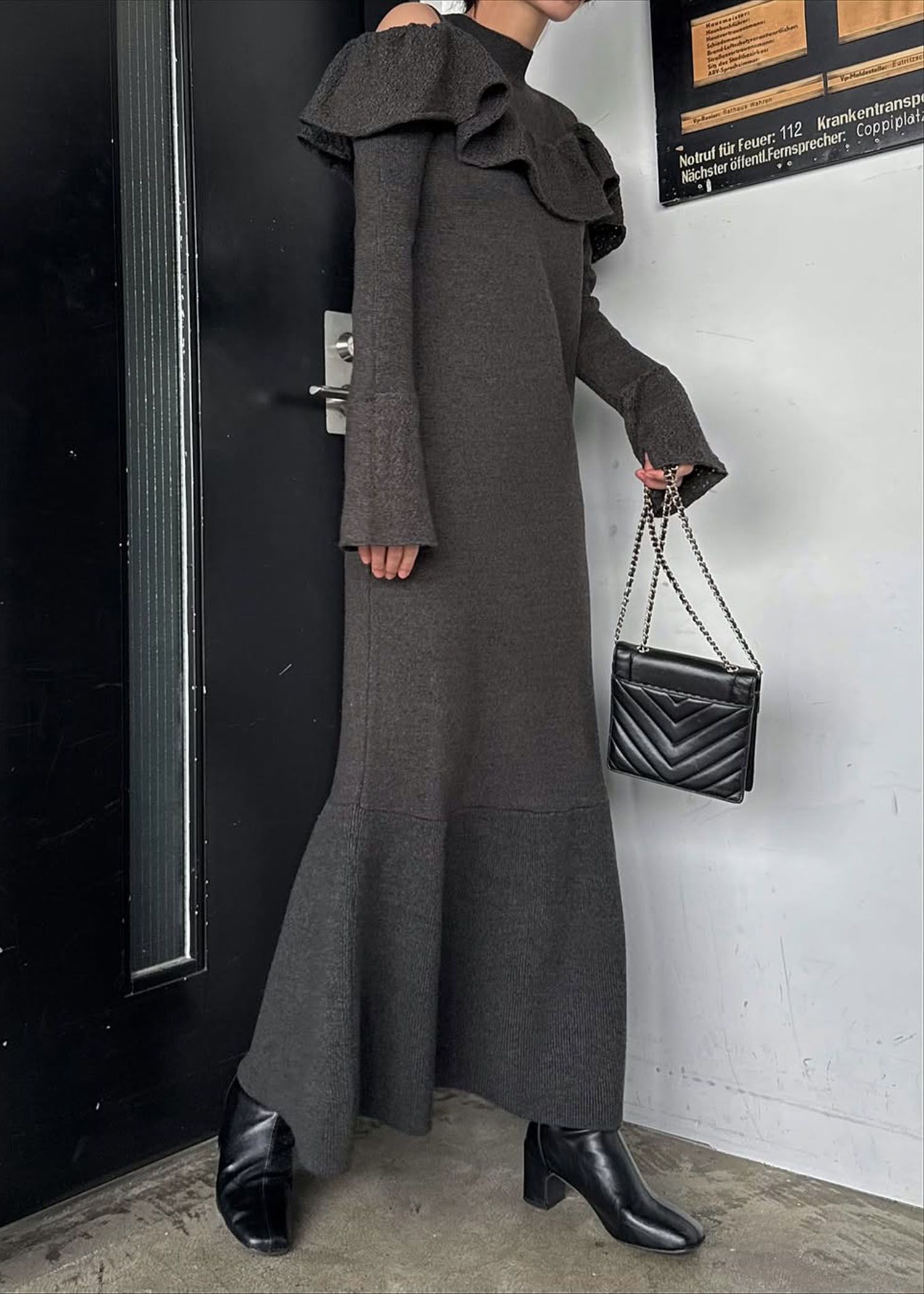 shoulder slit frill mermaid knit OP / ショルダースリットフリル マーメイドワンピース (ブラック) / 25AW /