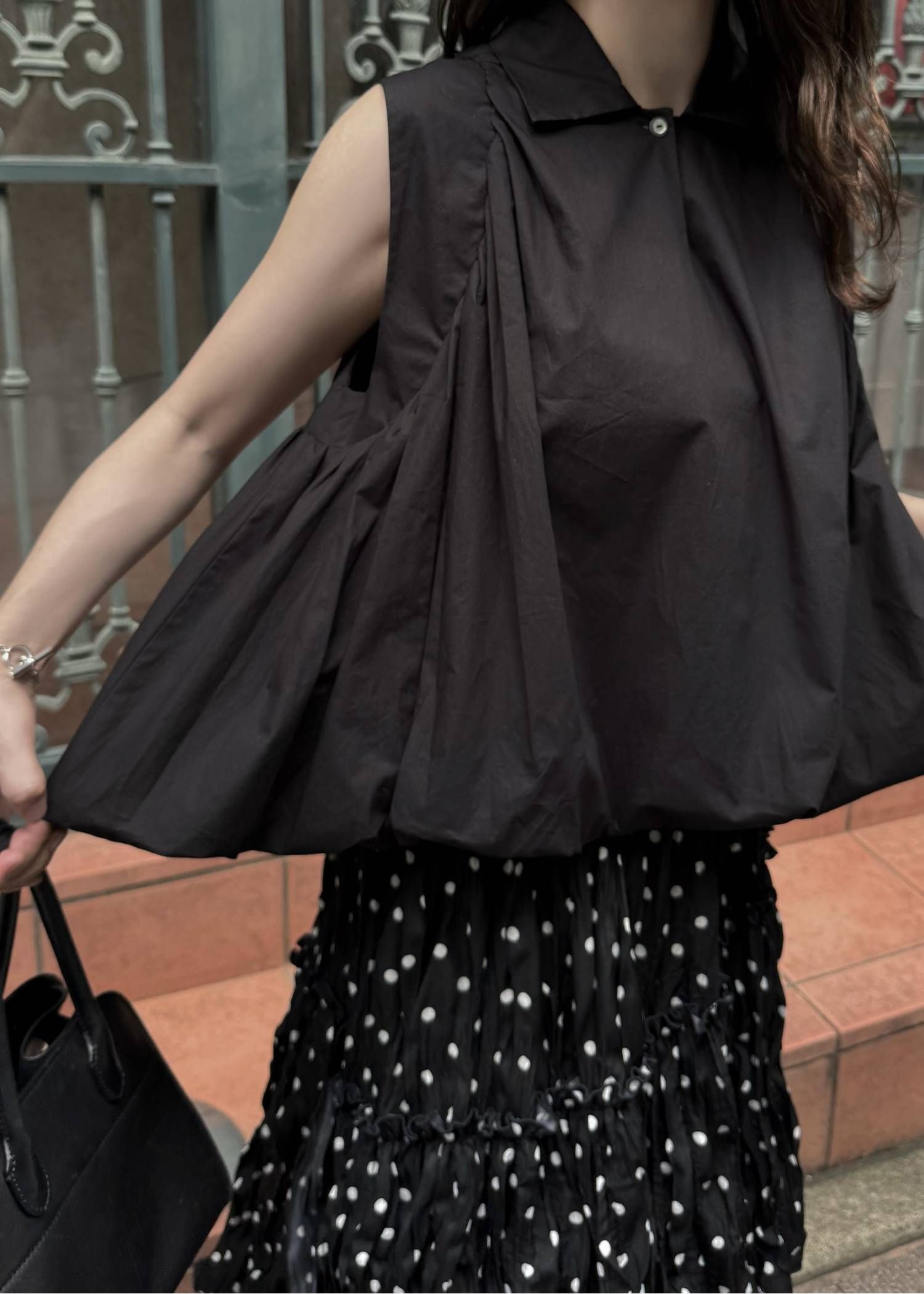 バルーンギャザー ノースリーブトップス (ブラック) volume balloon gather no sleeve tops (Black) /  26SS