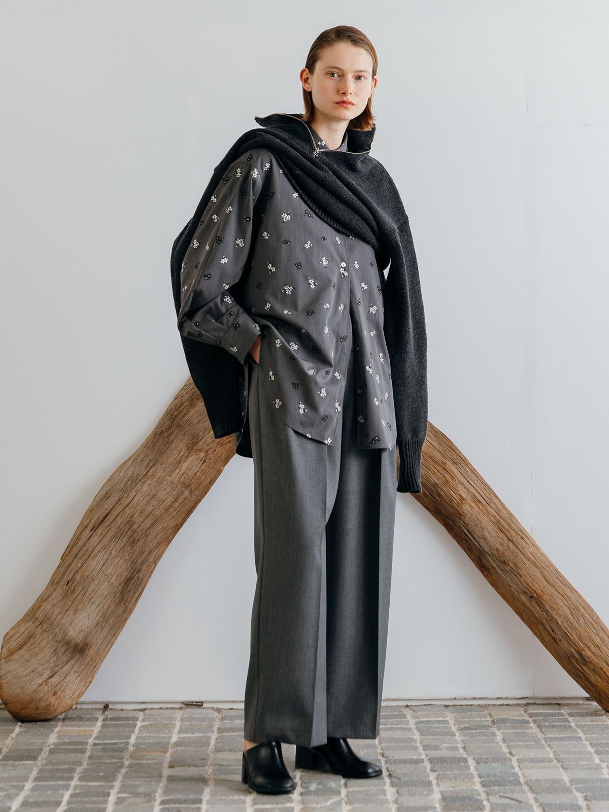 FLOWER EMBROIDERY SHIRTS (Gray) / フラワーエンブロイダリー シャツ (グレー) / 26SS