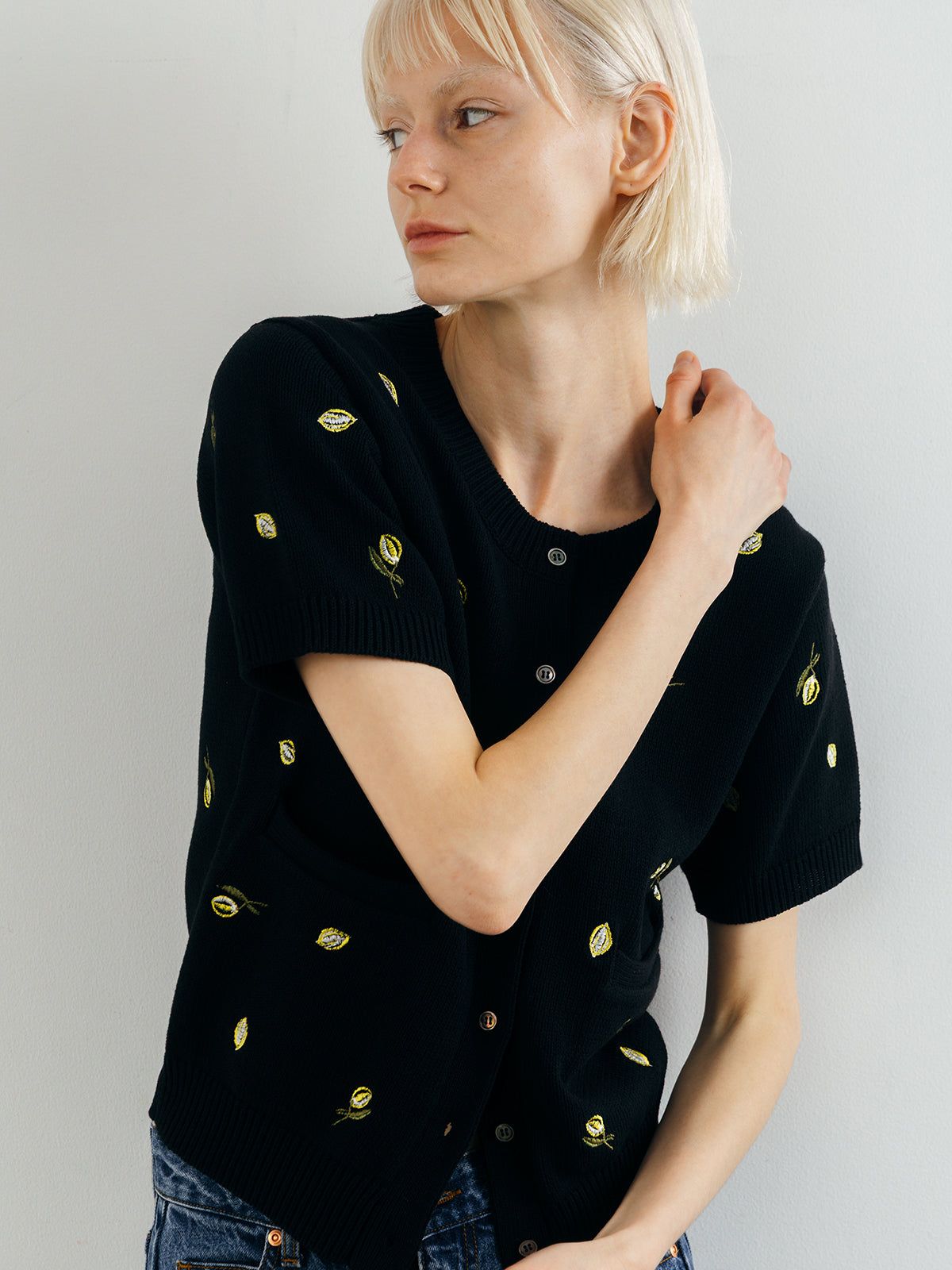 モチーフ エンブロイダリー ニットカーディガン (ブラック) MOTIF EMBROIDERY KNIT CD (Black) /  26SS