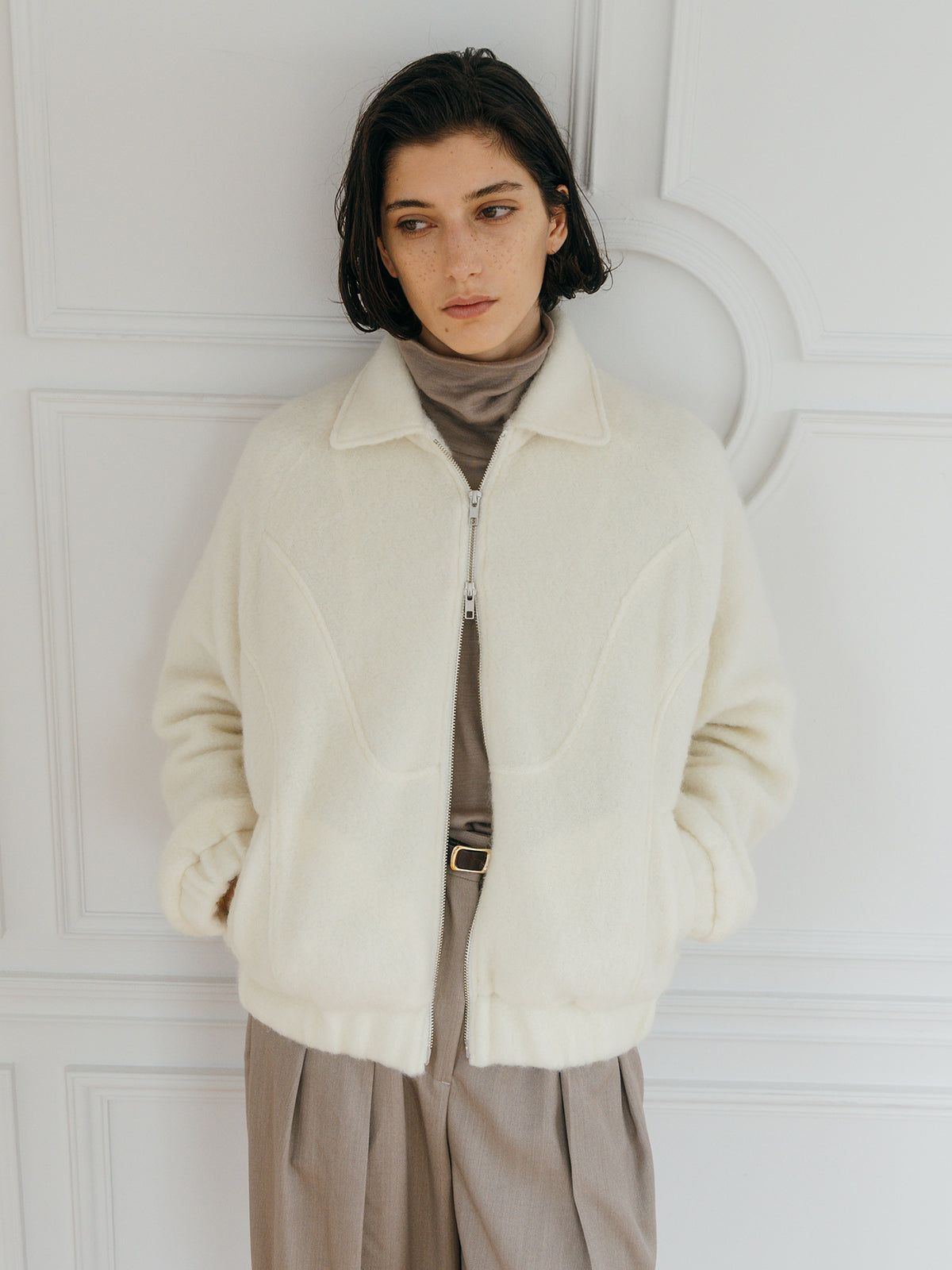 【BF割引対象12/2まで】【25AW】FINE WOOL OVER HIGH NECK TOPS / ファインウール ハイネックニットトップス  (ベージュ)