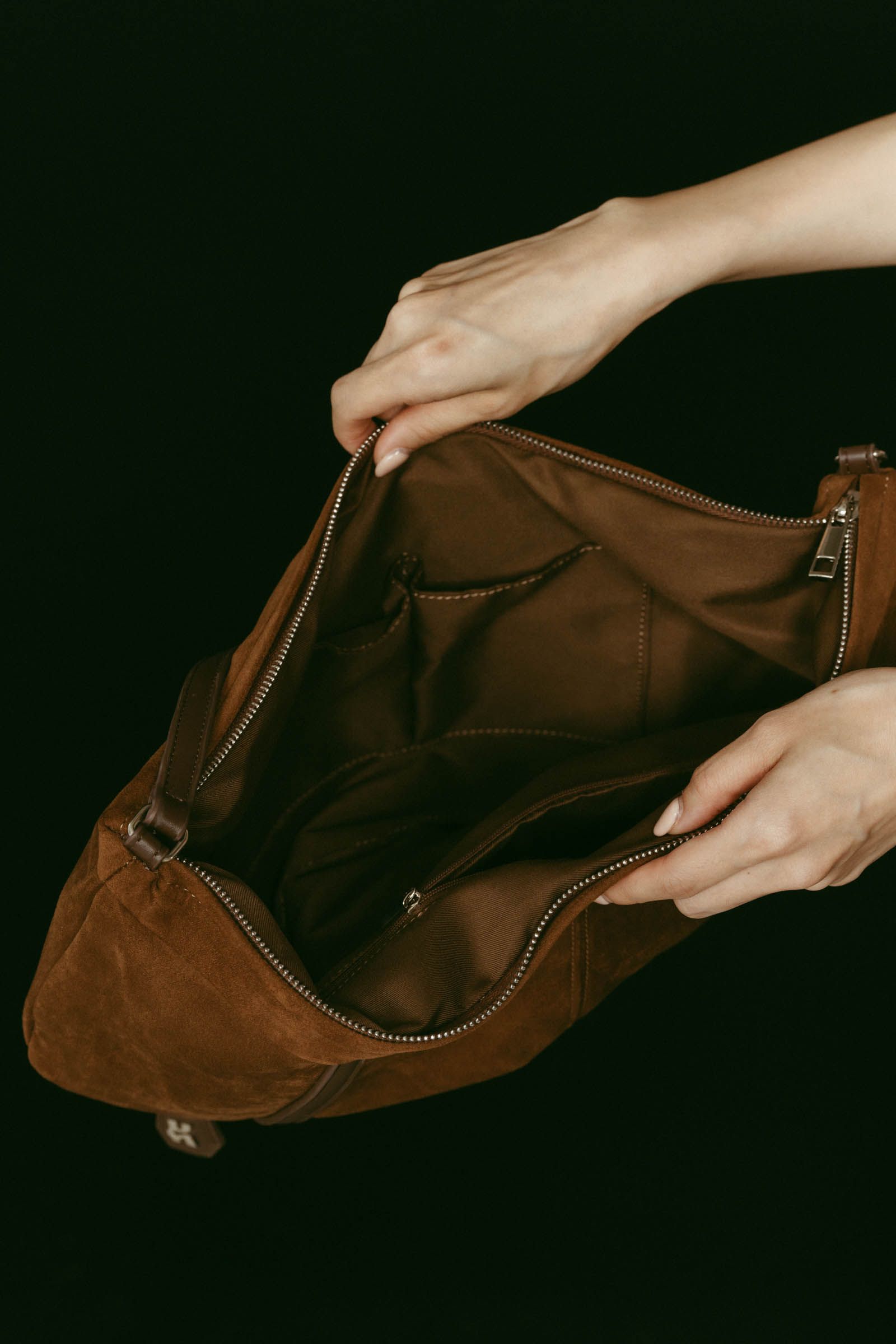 suede moon bag / スエード ムーンバッグ (ブラウン) / 25AW