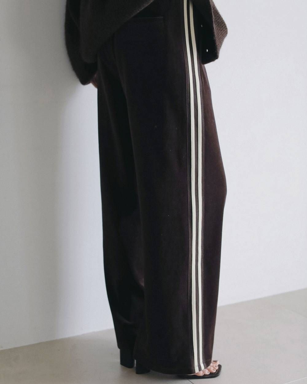 ベロアトラックパンツ (ブラウン) Velour Track Pants (Brown) /  26AW