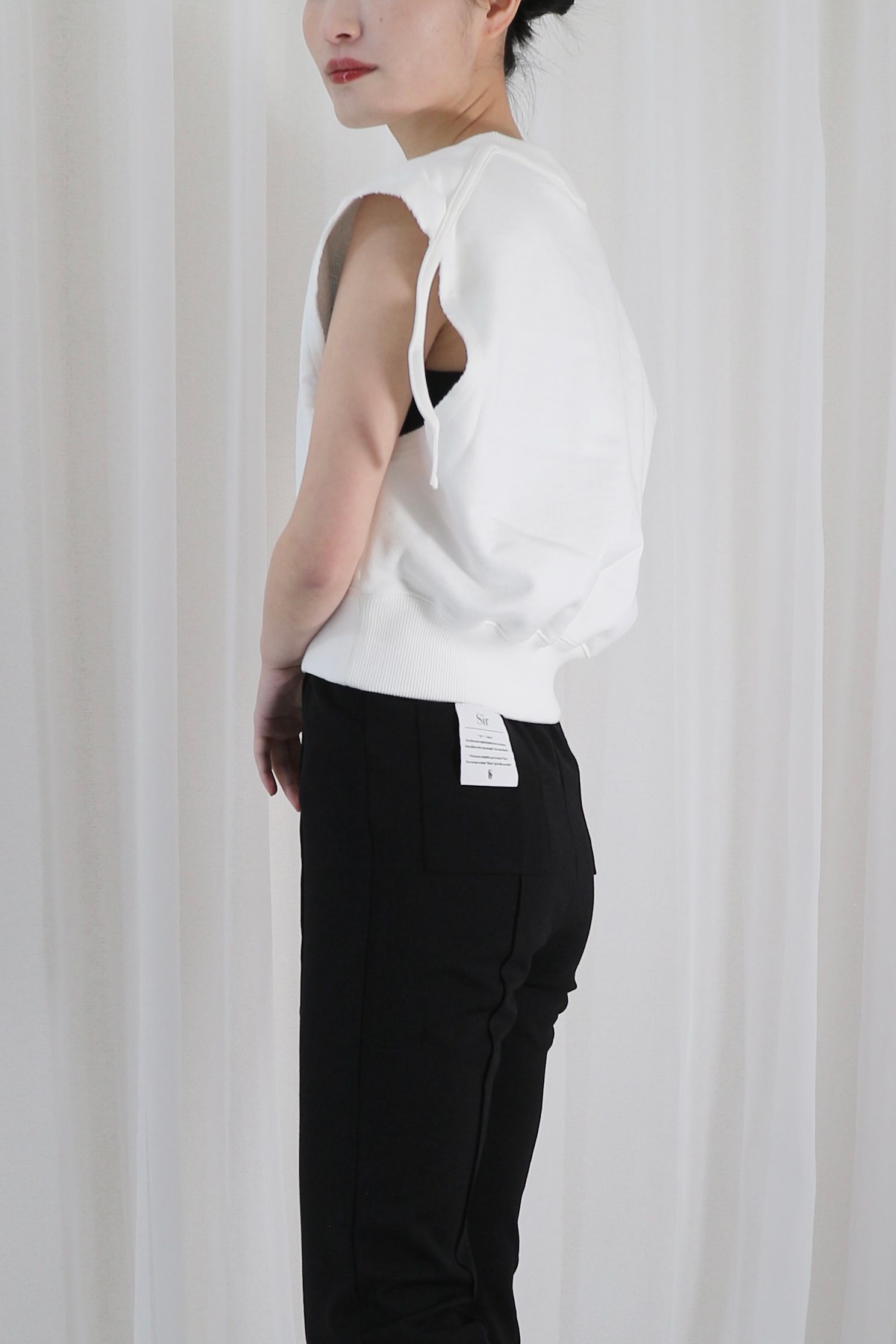 CINOH - HELENE SLEEVELESS SWEAT PULLOVER / スリーブレススウェットプルオーバー (ホワイト) | Sir  online store / サー オンラインストア