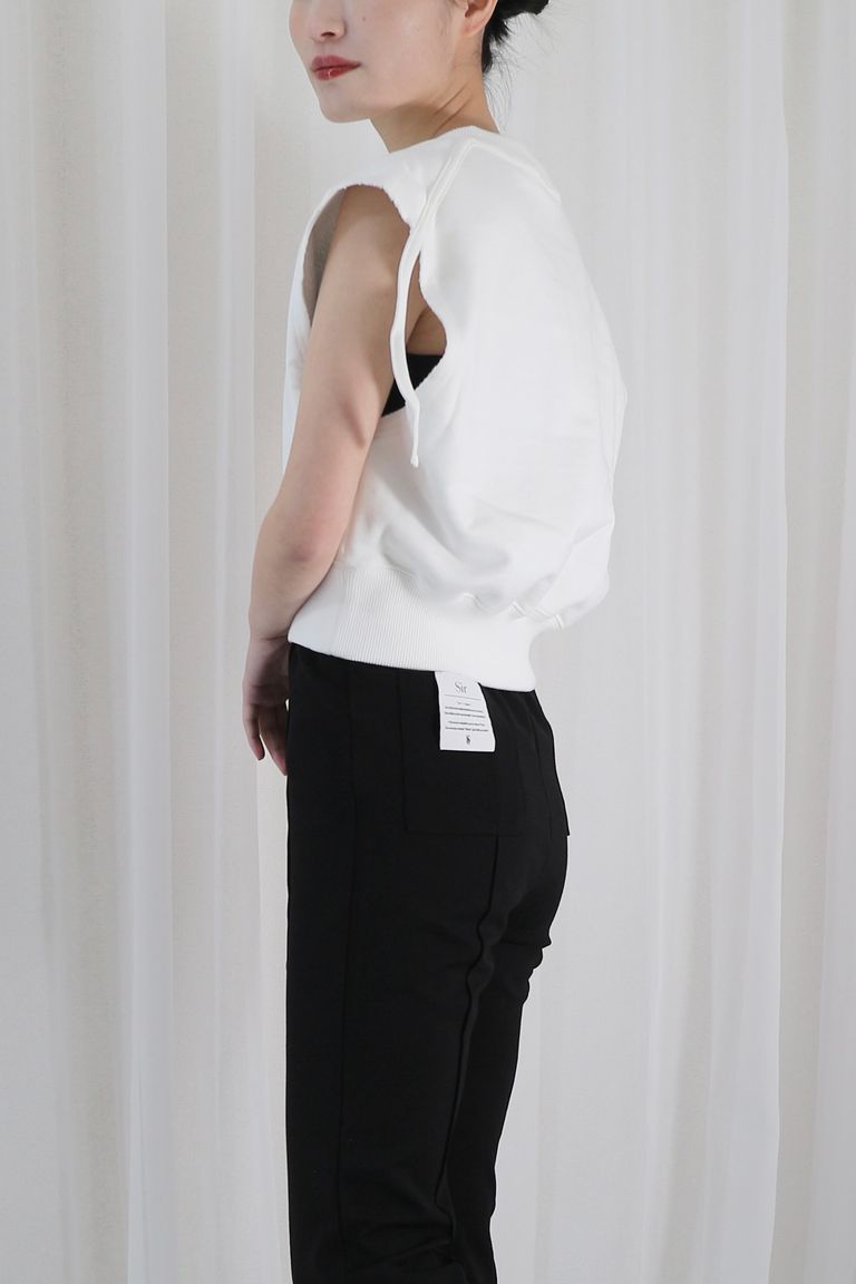 156cm 着用:36 (店内照明)