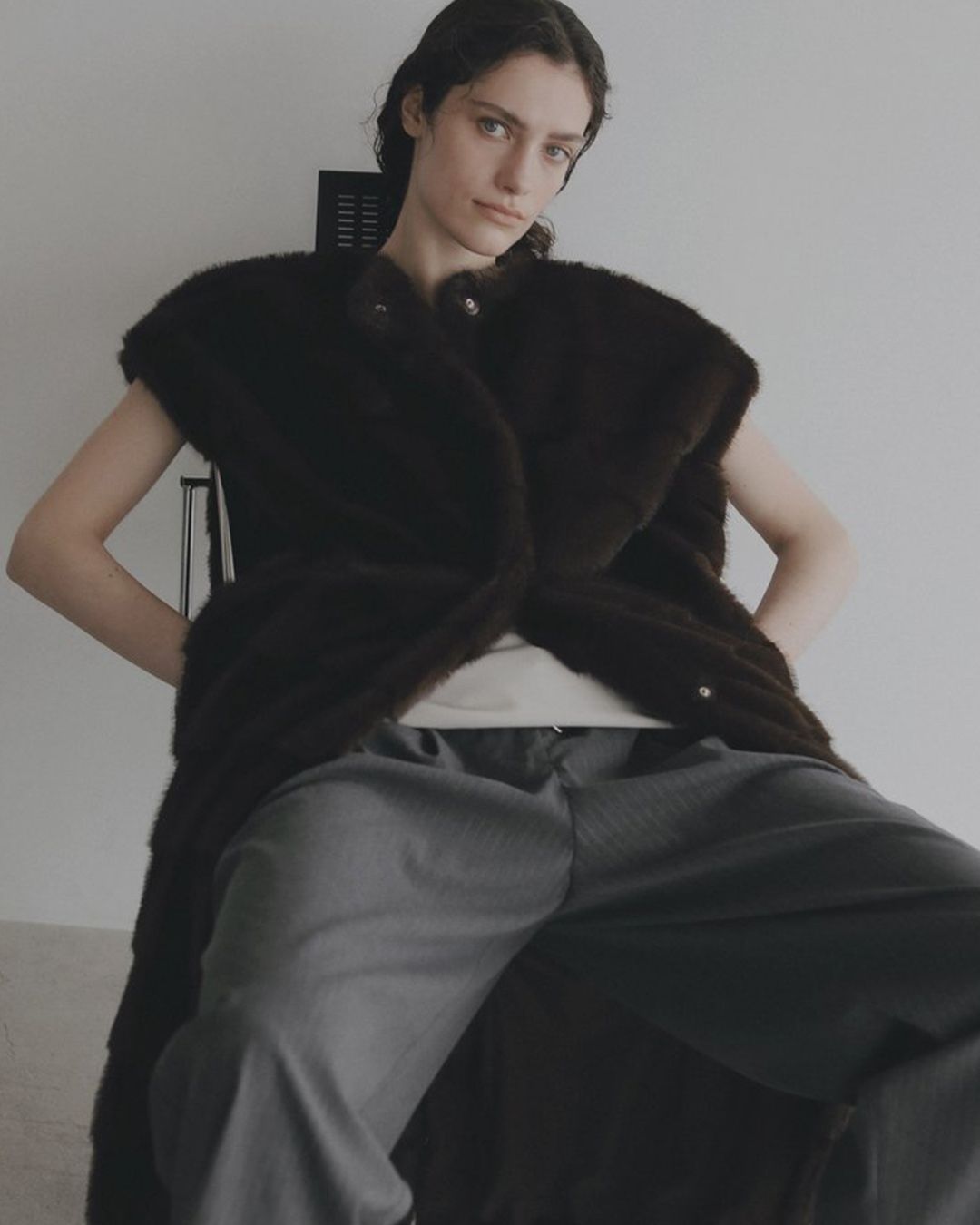 【先行予約】【26TH-10】ミンク調ファーロングベスト (ブラウン) Mink Like Fur Long Vest (Brown) /  エコファー  /  フェイクファー 【受注期間6/14 23:59まで】