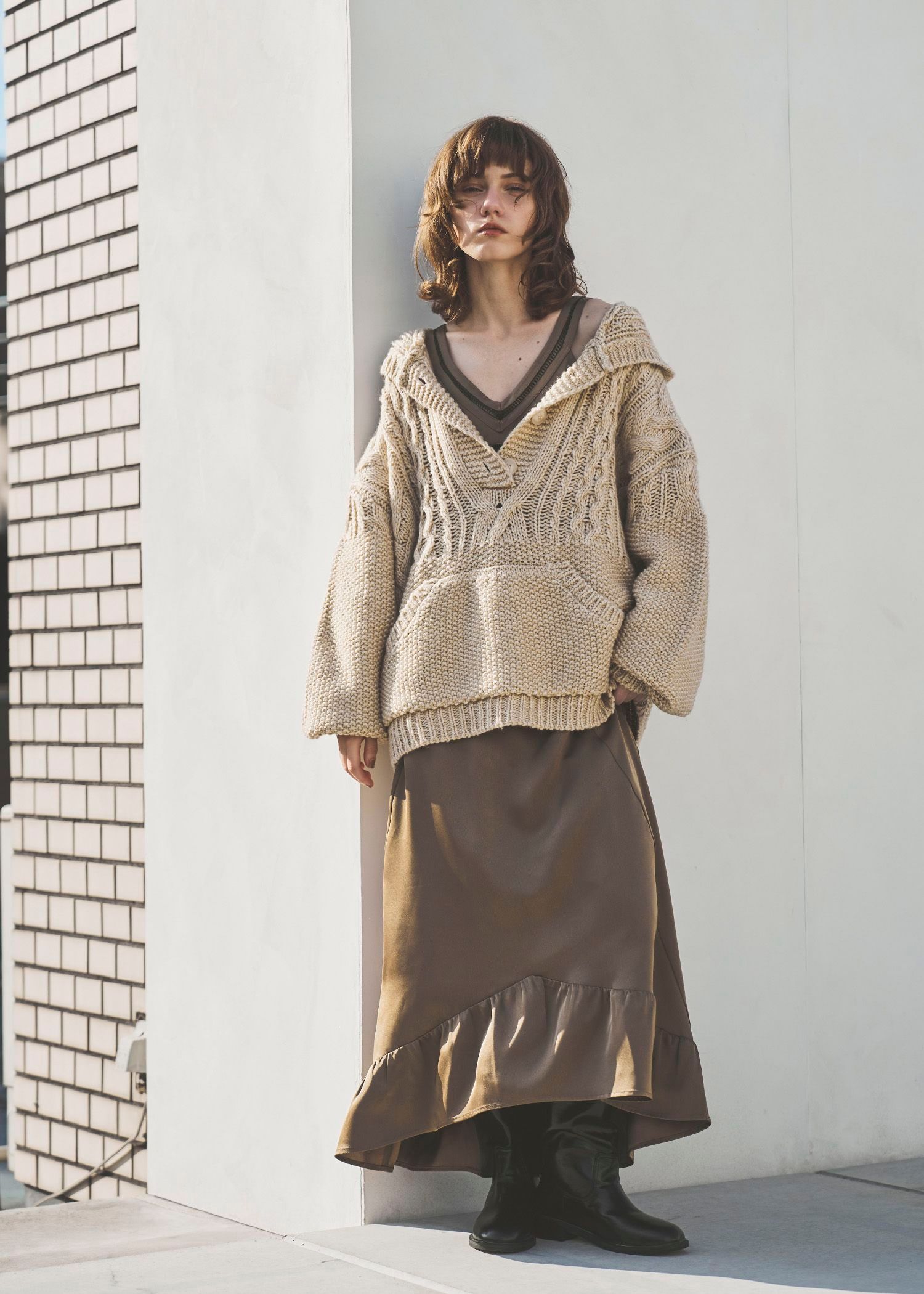 skipper hoodie cable muff pocket knit / スキッパー ケーブルニットフーディ (タン) / 25AW