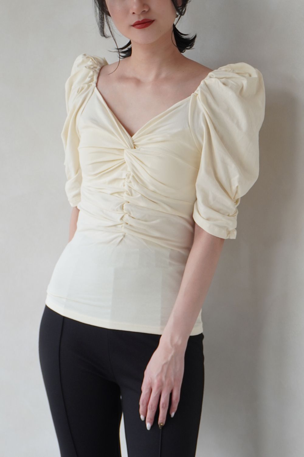 GATHER TOPS / カップ付きギャザーカットソートップス (アイボリー)