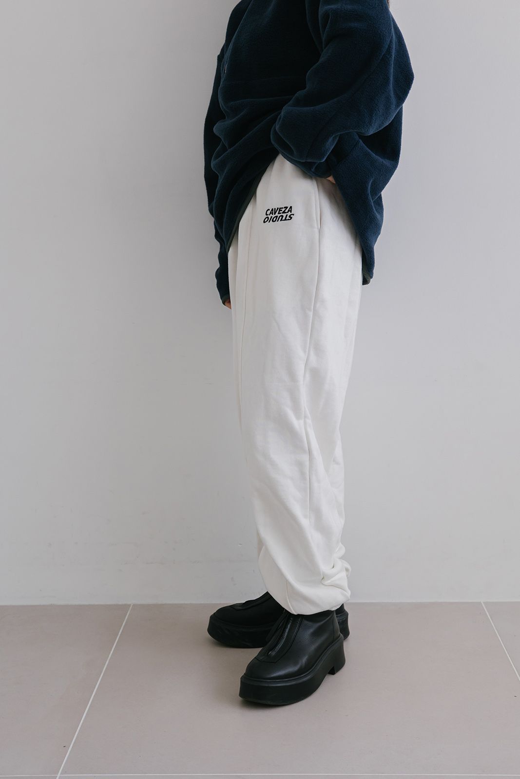 【再販売】CAVEZA STUDIO スウェットパンツ (ホワイト)