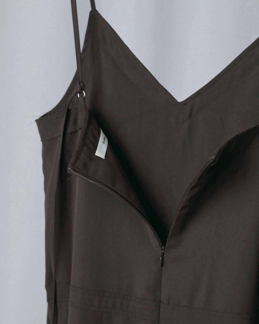 プリーツ キャミソールワンピース (ブラウン) Pleats Camisole Onepiece (Brown) / 26AW 【6月29日まで期間限定予約】