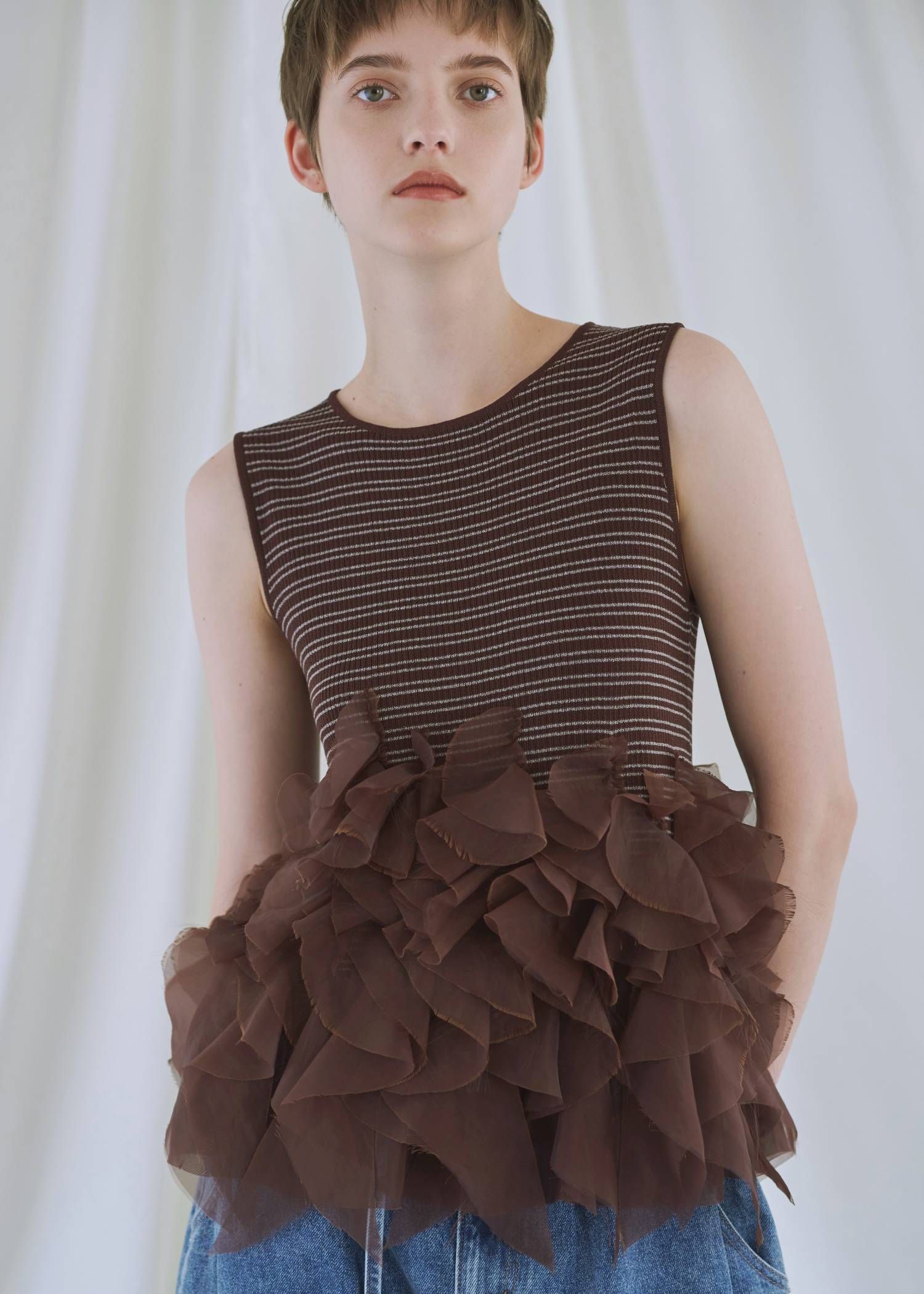 グラデーションフリル ノースリーブニット (ブラウン) gradation frill no sleeve knit (Brown) /  26SS