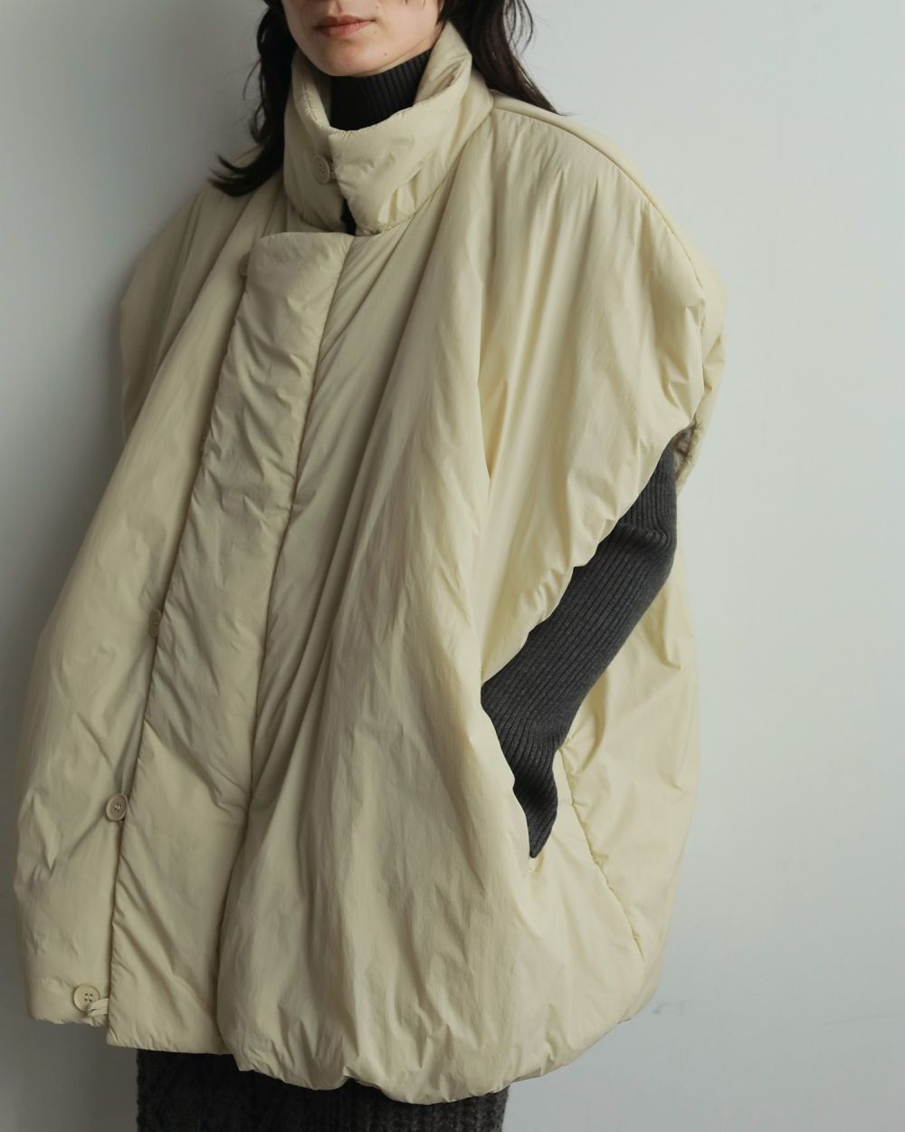 【25AW】Volume Over Vest / ボリューム オーバーパファベスト (クリーム)