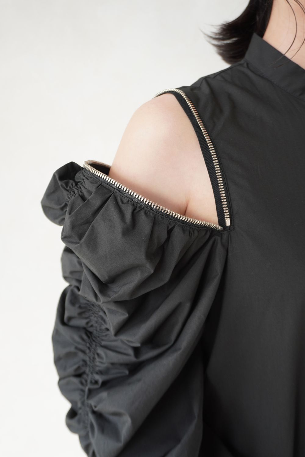 GATHERED SLEEVE DRESS / ギャザースリーブドレス (ブラック)